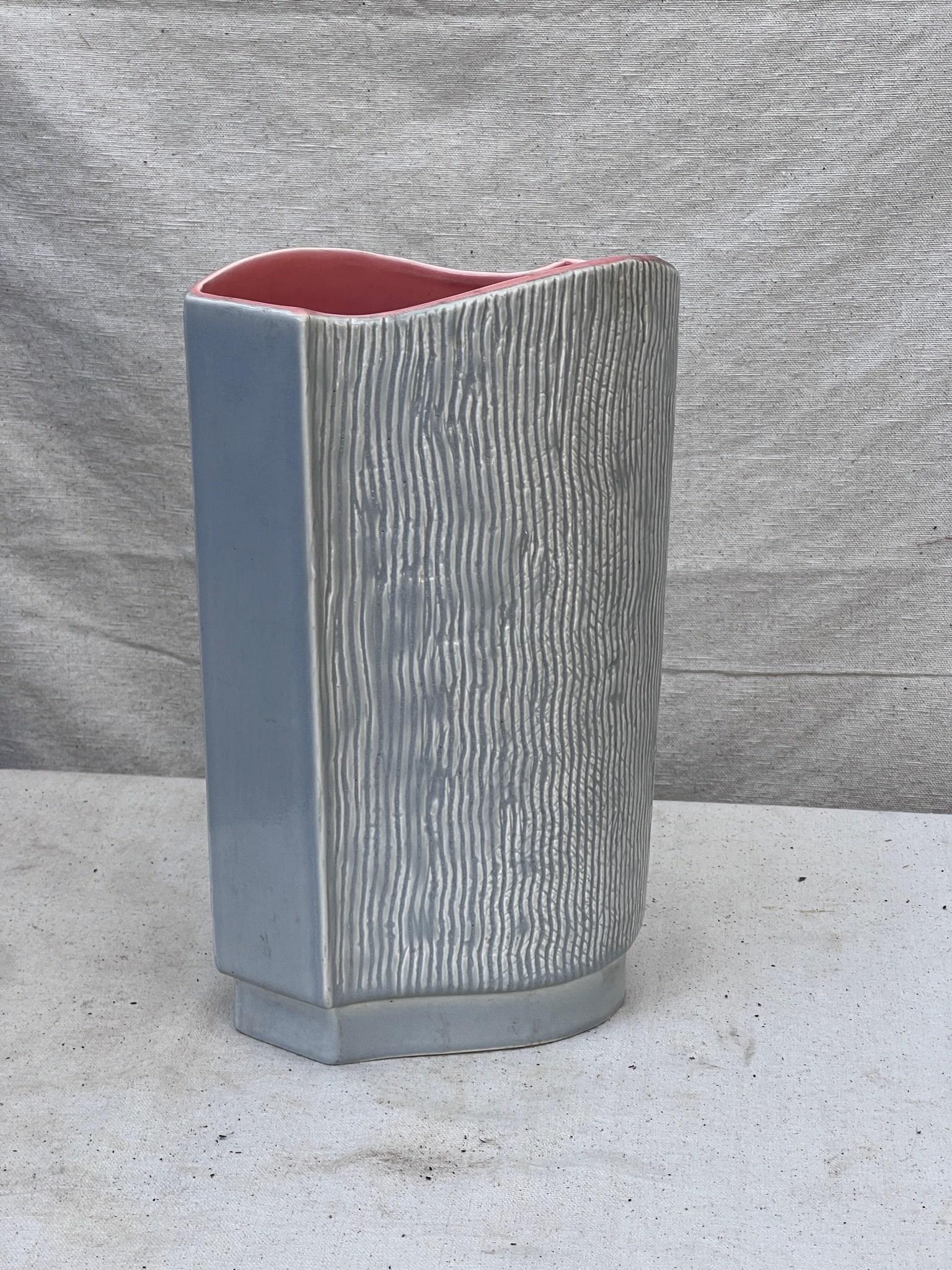 Mid-Century Modern Redwing Porcelain Vase In Good Condition For Sale In West Hollywood, CA