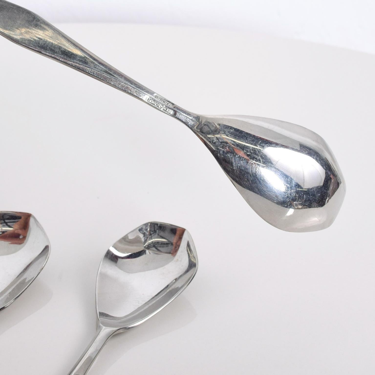 Mid-Century Modern 1960s Gio Ponti Reed & Barton Diamond Sculpted Short Dessert Spoons  For Sale