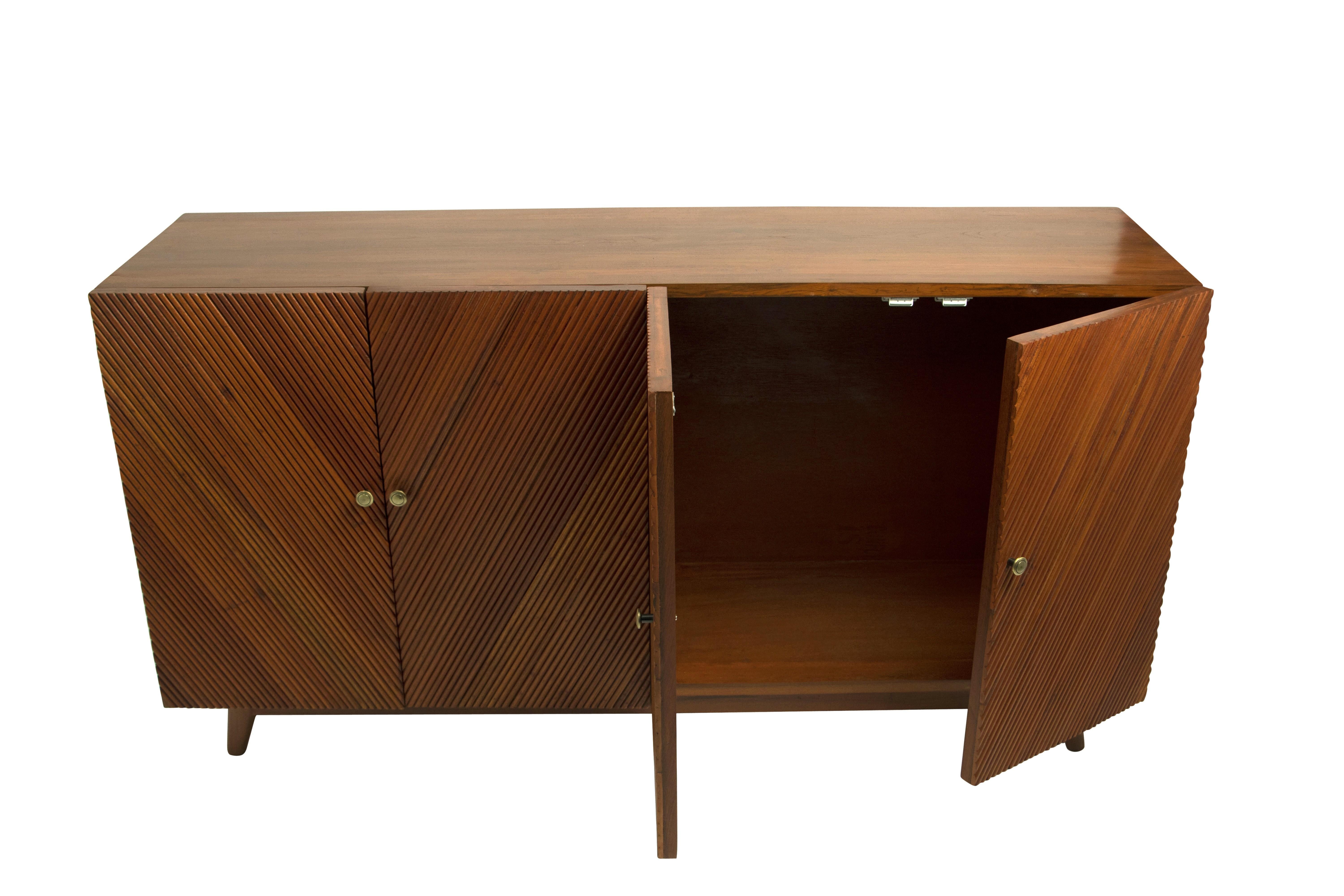 Mid Century Modern Teakholz Kredenz mit Schilfrohr im Zustand „Gut“ im Angebot in Nantucket, MA