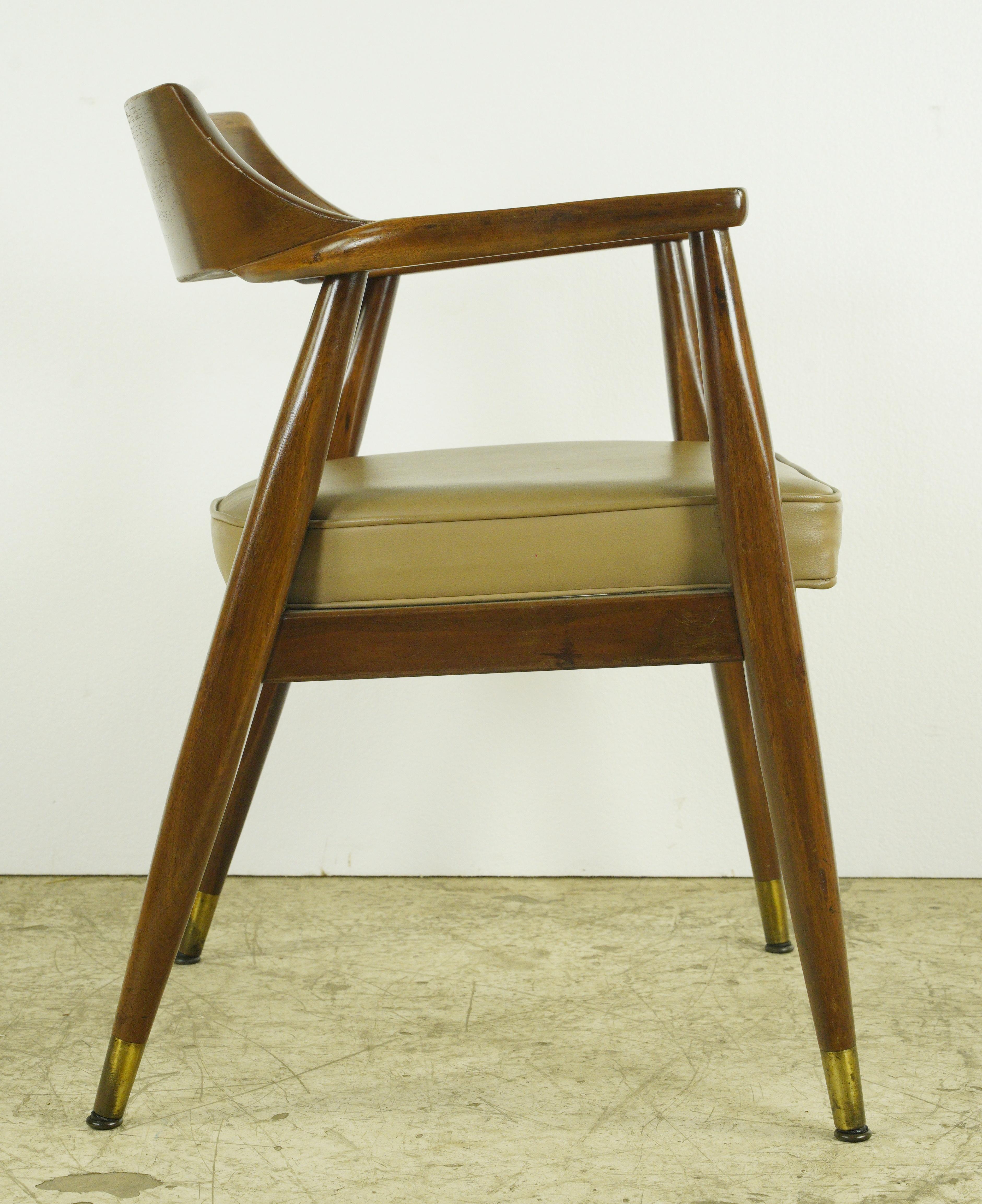 Mid-Century Modern Regan Chestnut Leather Armchair In Good Condition For Sale In New York, NY