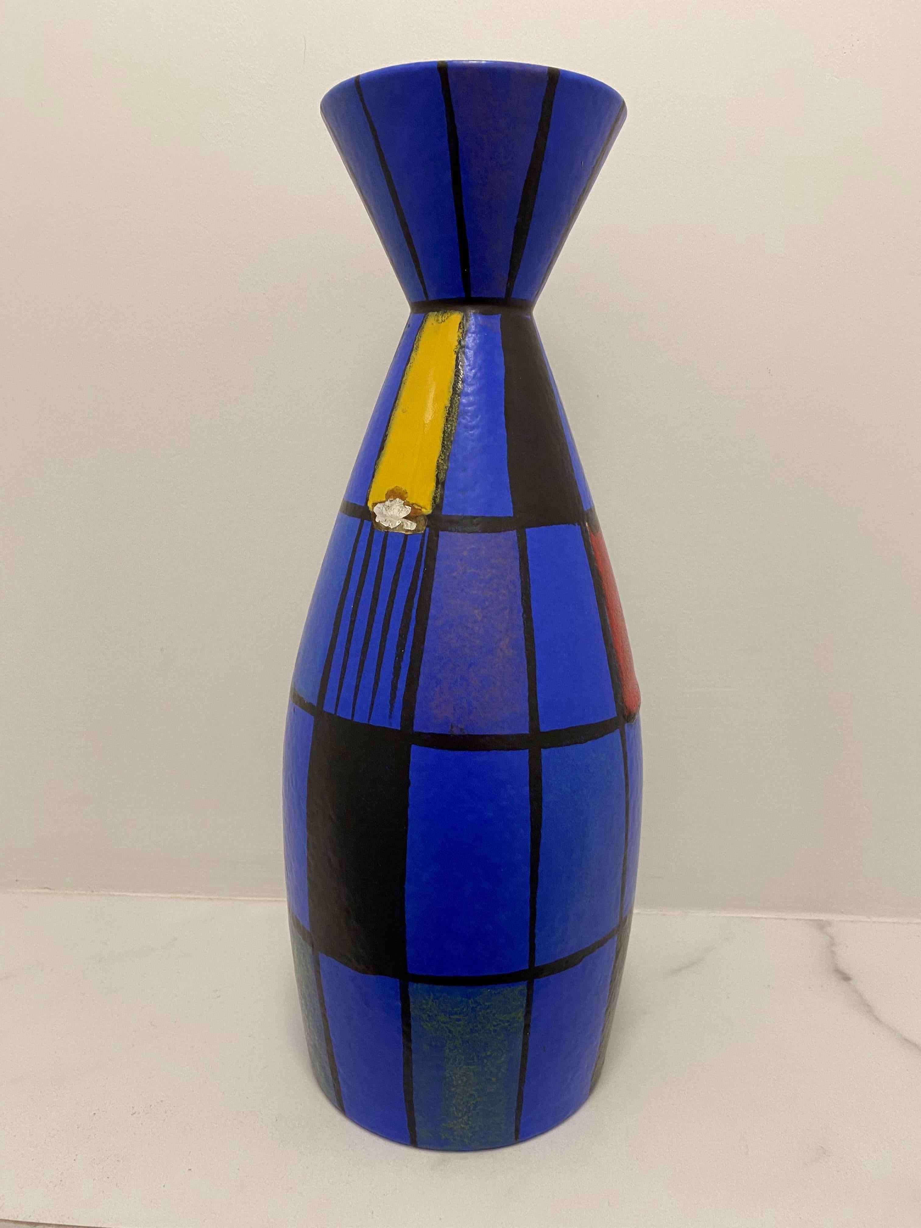 Eine beeindruckende und seltene Vase von Bay Keramik mit dem Dekor 