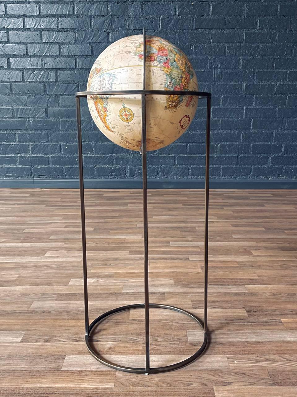 Americano Globo da terra Replogle Globes moderno di metà secolo con supporto in ottone in vendita