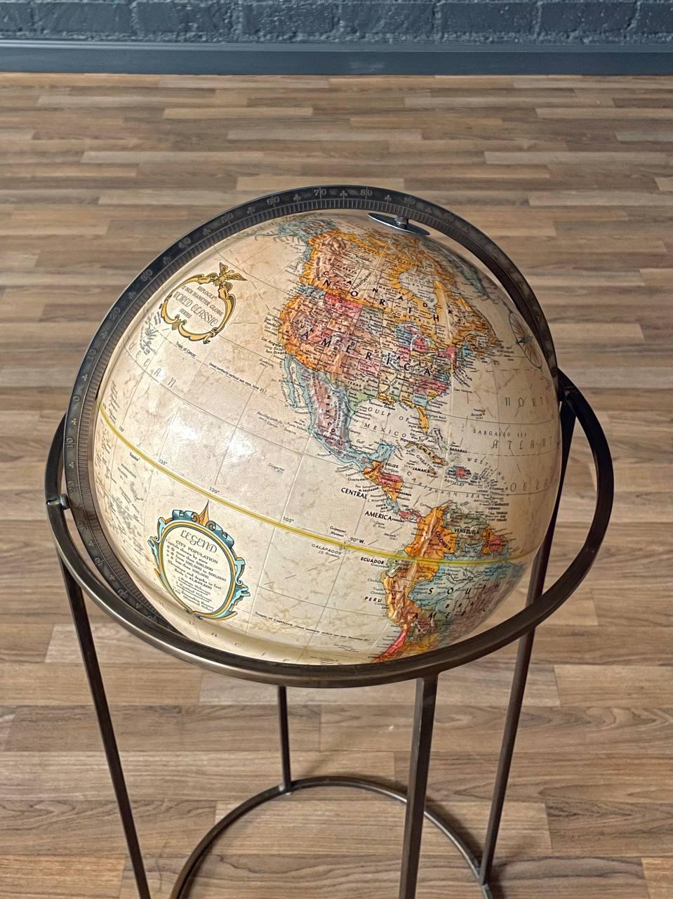 Globo da terra Replogle Globes moderno di metà secolo con supporto in ottone In condizioni buone in vendita a Los Angeles, CA