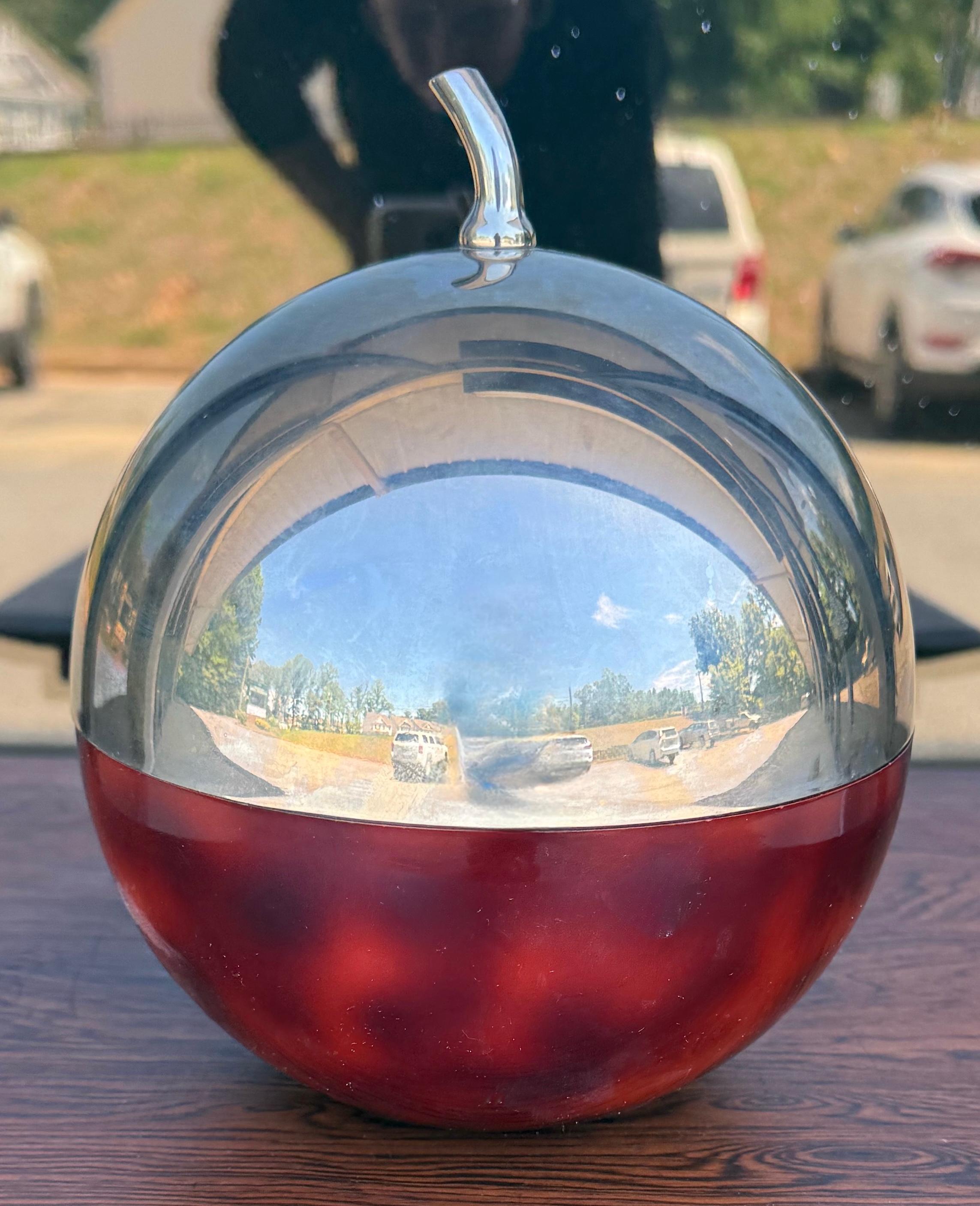 Mid-Century Modern Retro Lucite & Chrome Cherry Bar Ice Bucket By Hans Turnwald In Good Condition For Sale In Kennesaw, GA