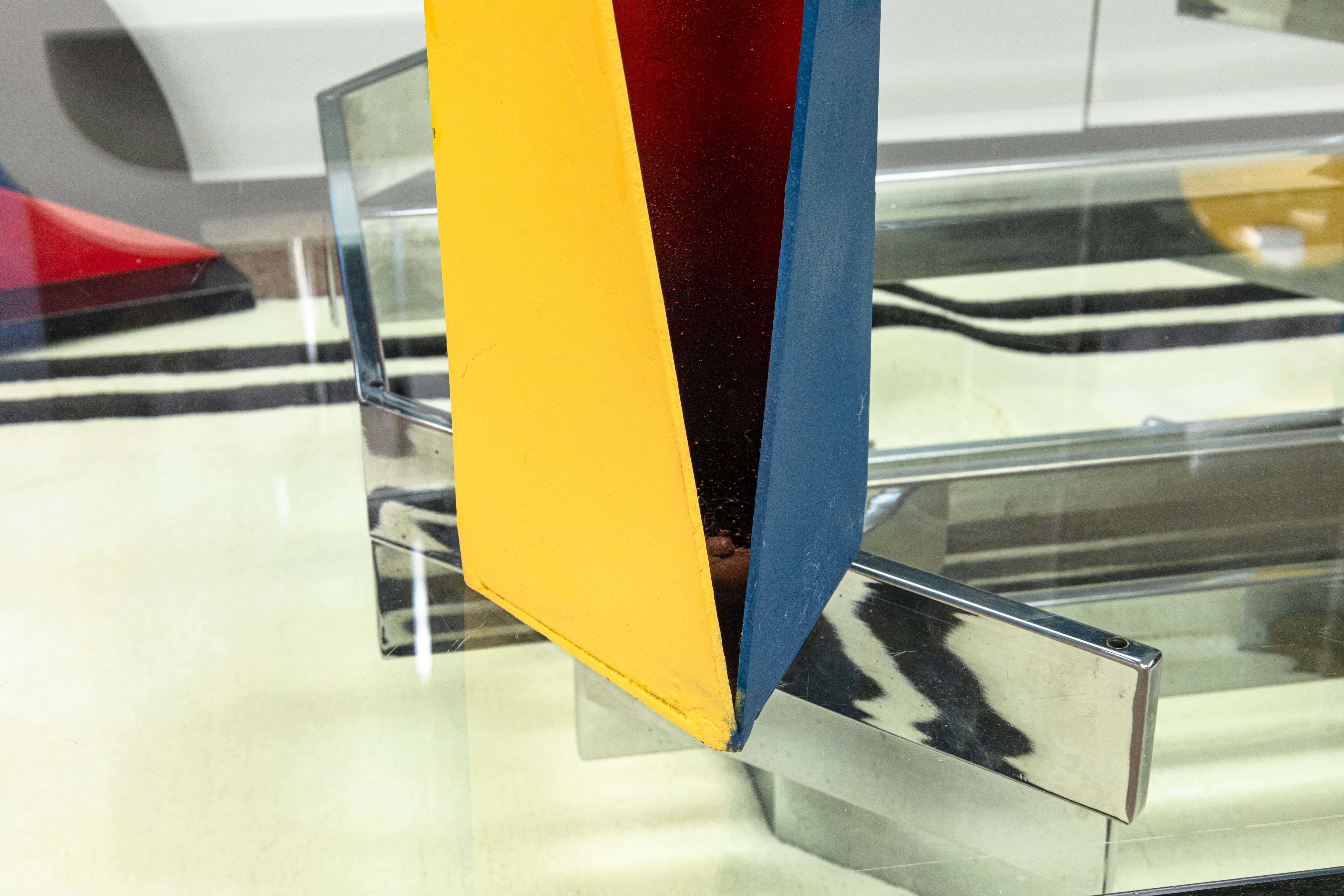 Portacandele a 3 bracci in metallo retrò dipinto a mano, rosso, giallo e blu, della metà del secolo scorso in vendita 1