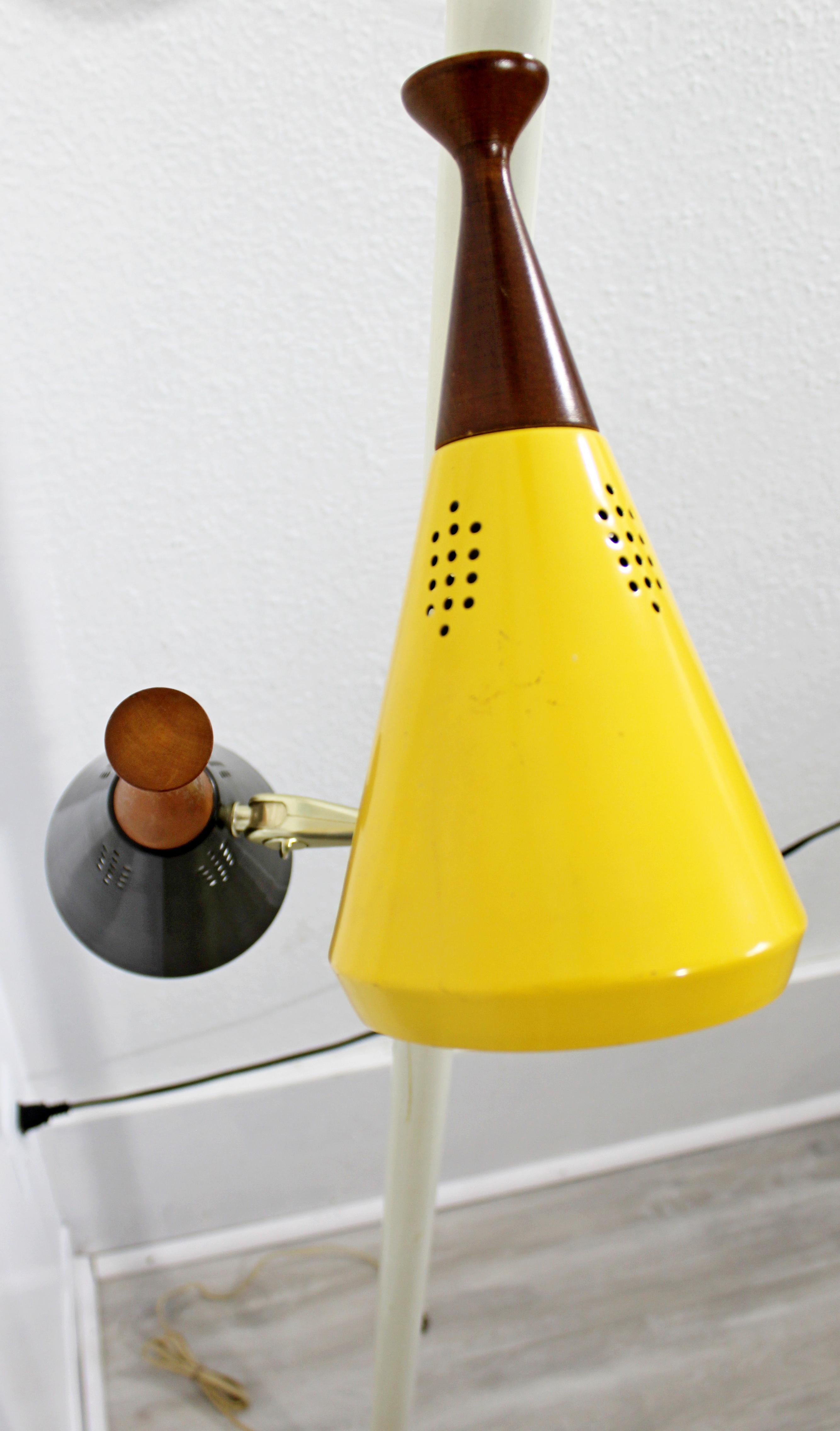 Mid-Century Modern Retro Tension Pole Lamp with 4 Colored Metal & Wood Cones In Good Condition In Keego Harbor, MI