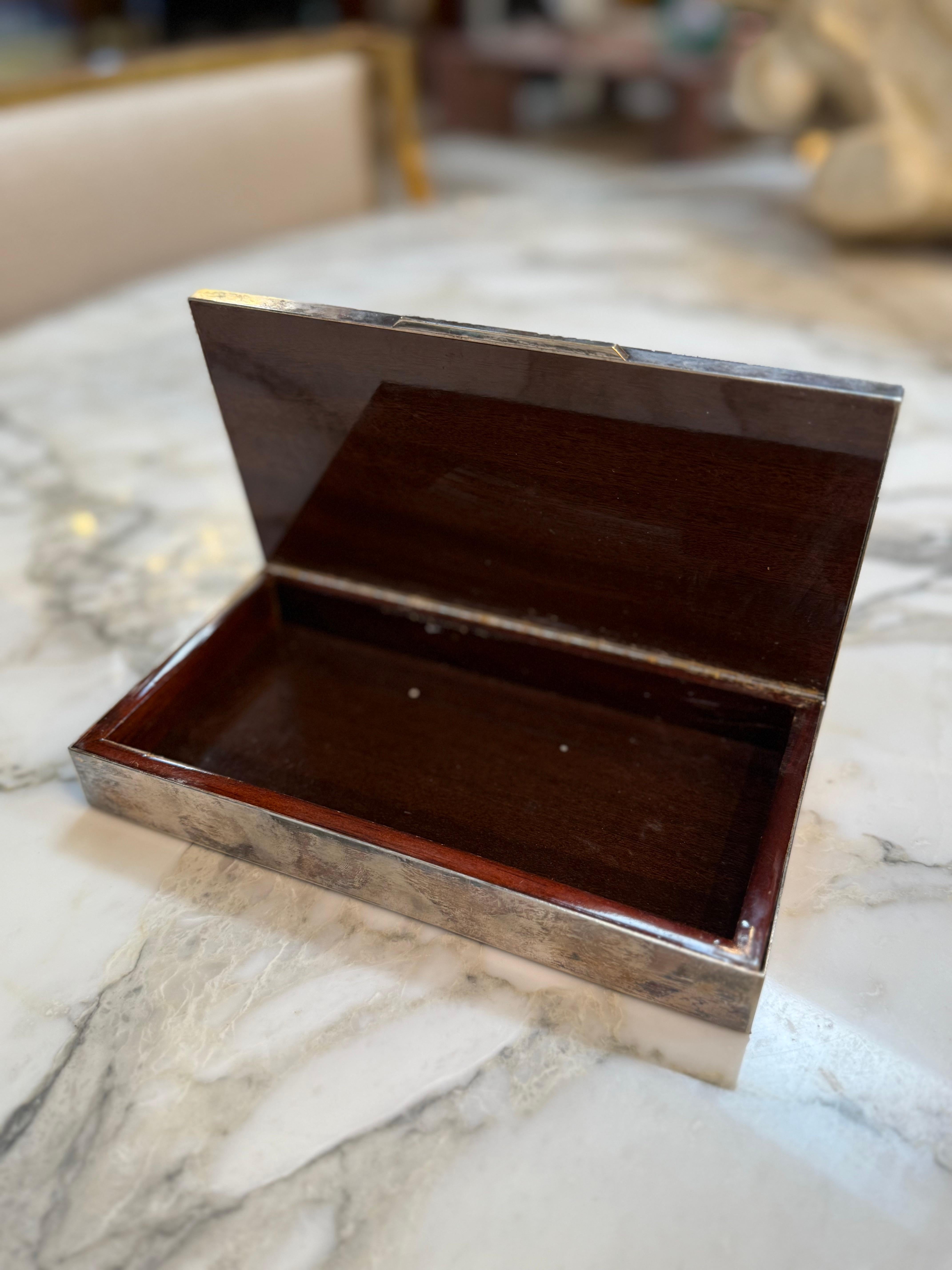 Italiano Scatola in metallo a coste in ottone e nichel argento, stile Mid-Century Modern in vendita