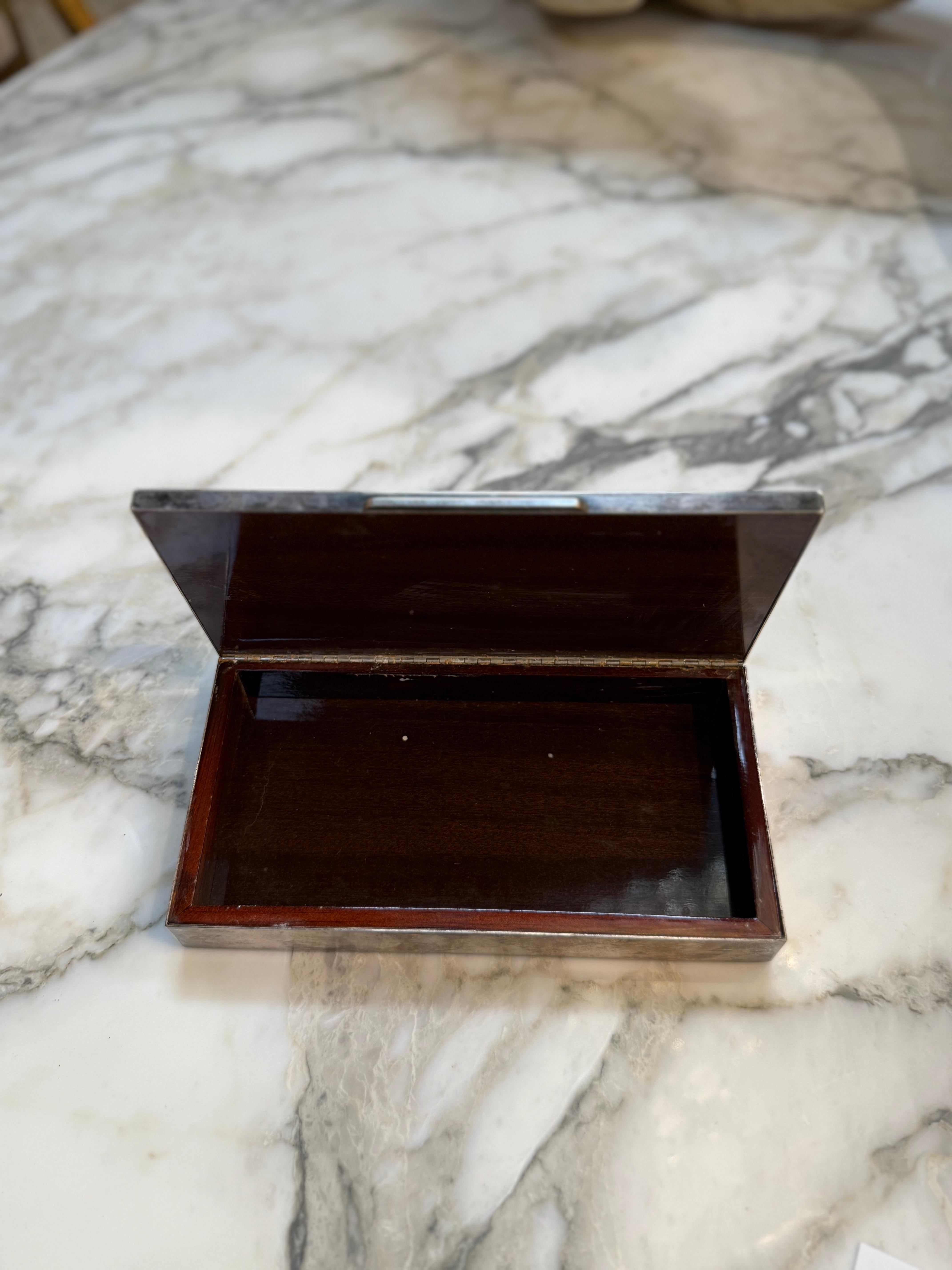 Scatola in metallo a coste in ottone e nichel argento, stile Mid-Century Modern In condizioni buone in vendita a Los Angeles, CA