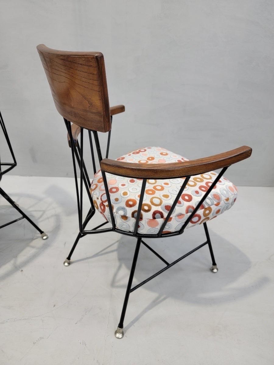 Chaises de capitaine en fer forgé et en chêne et table à piédestal en verre de Richard McCarthy pour Selrite

Cet ensemble de salle à manger emblématique de la modernité du milieu du siècle comprend quatre chaises capitaines de style Richard