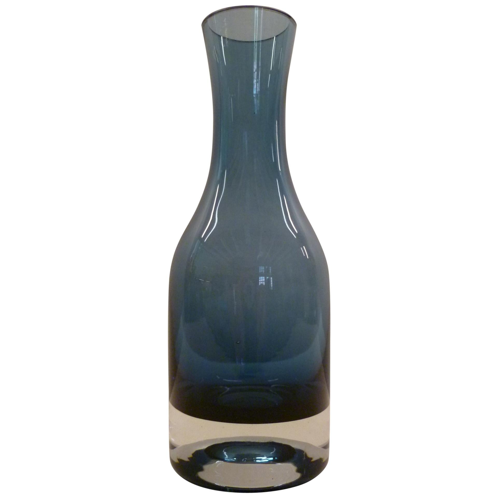 Mid-Century Modern Riihimaki Lasi Oy Petite Blue Blown Glass Vase, Finland, 1951