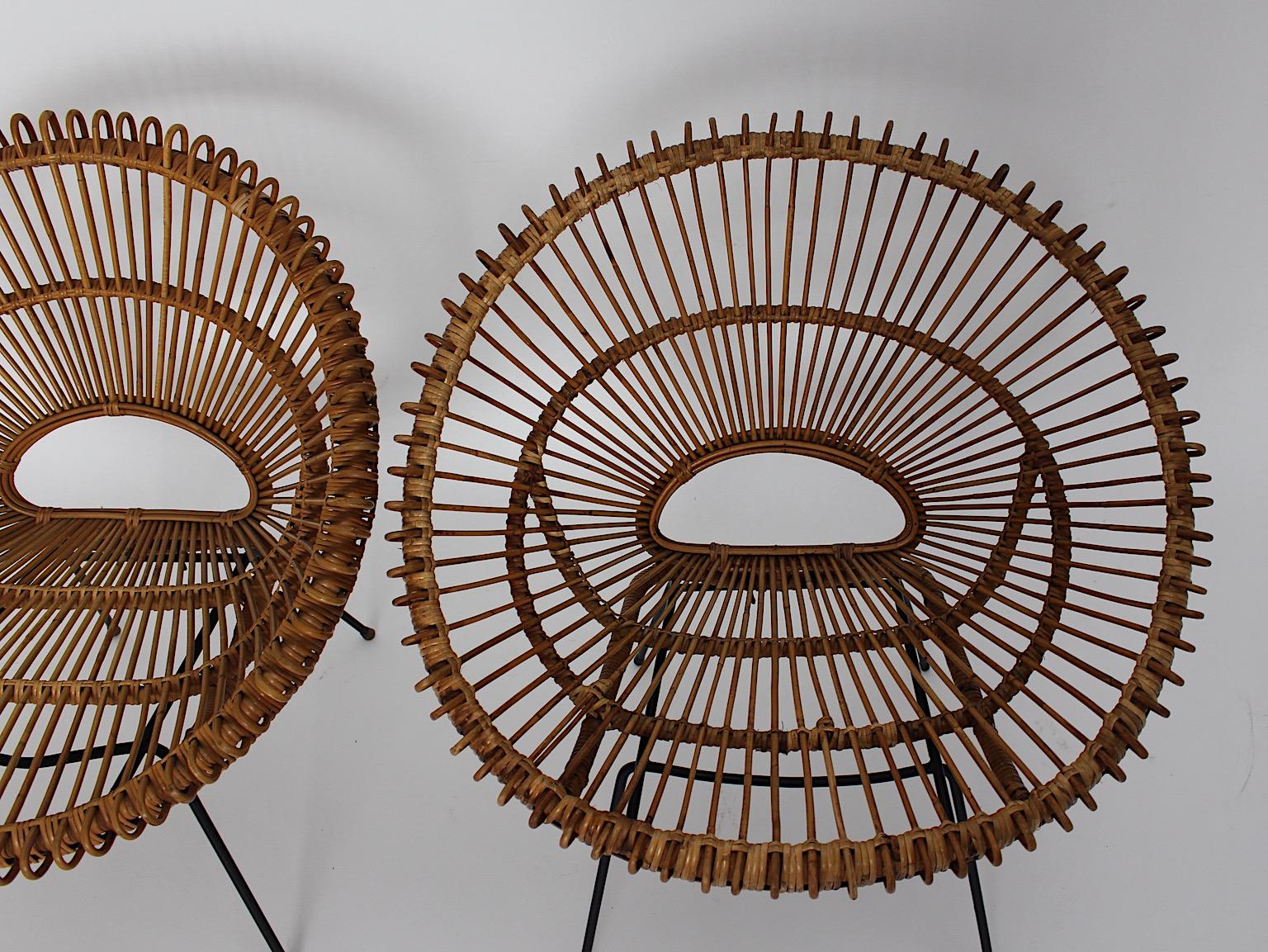 Quattro sedie da salotto in rattan per il patio in stile Riviera di metà secolo, 1960 circa, Francia in vendita 7