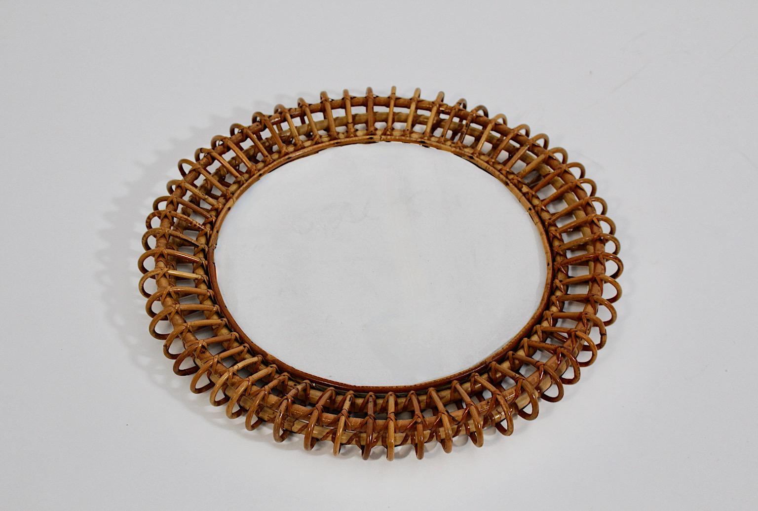 Mid Century Modern Riviera Style Organic Circular Rattan Wall Mirror 1960 Italy In Good Condition For Sale In Vienna, AT