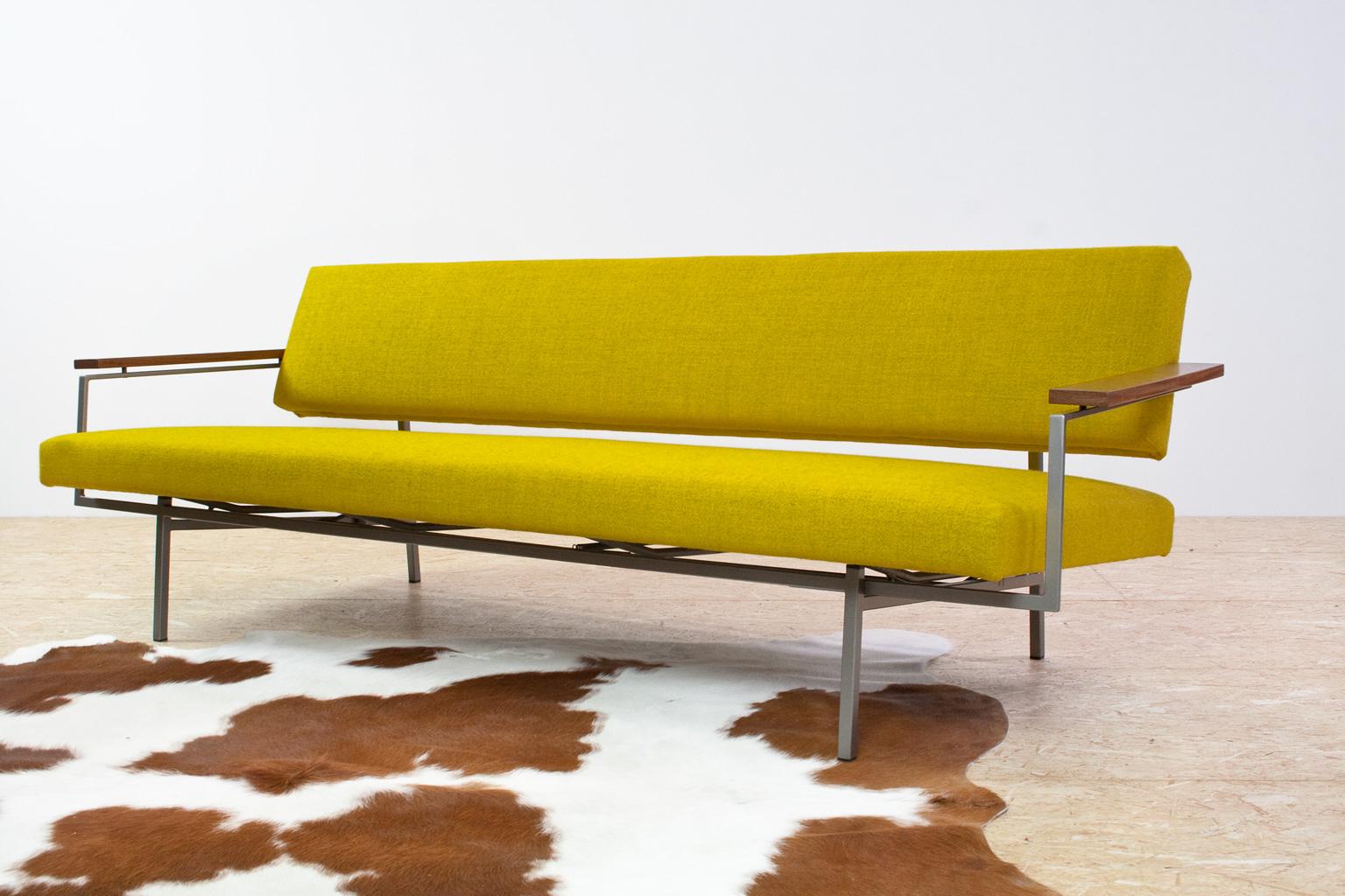 Original Rob Parry Lotus 75 on a grey lacquered metal frame, designed by Rob Parry for the Dutch editor Gelderland in the 1960s. The 3-seat sofa is new upholstered in a yellow (no.66) Ploegwool - De Ploeg, furniture fabric. The seat can be pulled