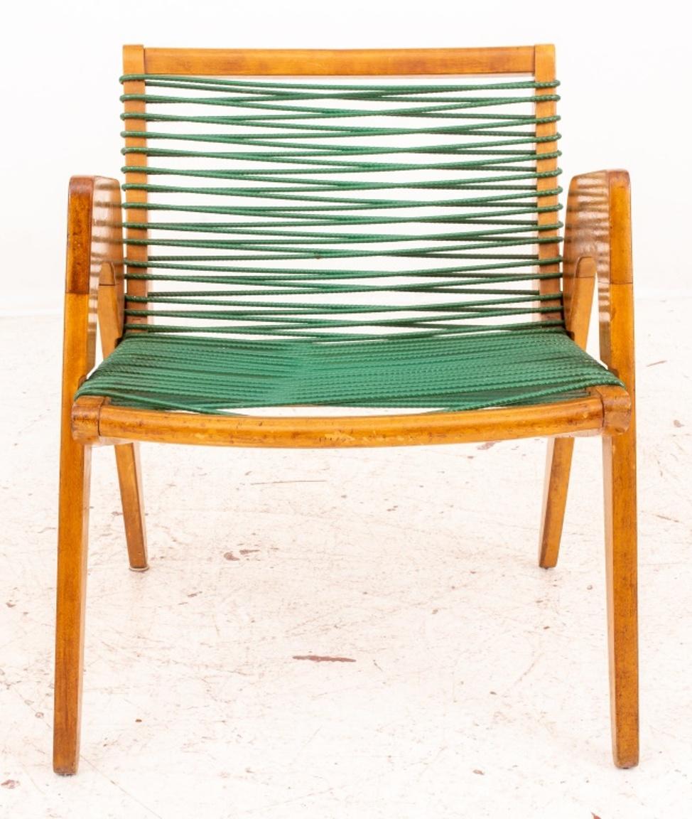 Robert Kayton & Associates (Américain, XX) fauteuil moderne du milieu du siècle fabriqué par Kingston Manufacturing Co. Kingston, NY et avec le Label du fabricant sur le dessous, la chaise en bois de hêtre avec la sangle verte d'origine.

Dimensions