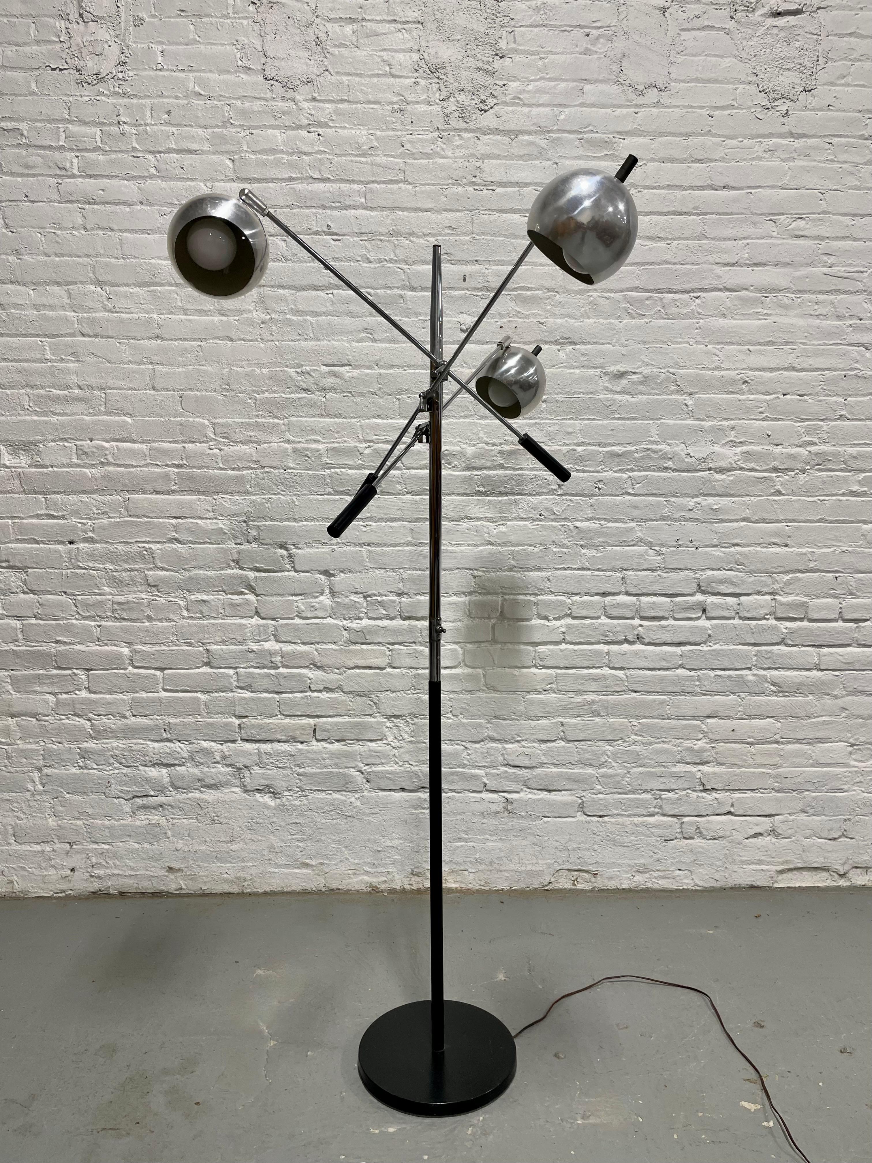 LAMPADA DA PAVIMENTO DEL MIO SECOLO MODERNO Robert Sonneman - Lampada a 3 bracci 