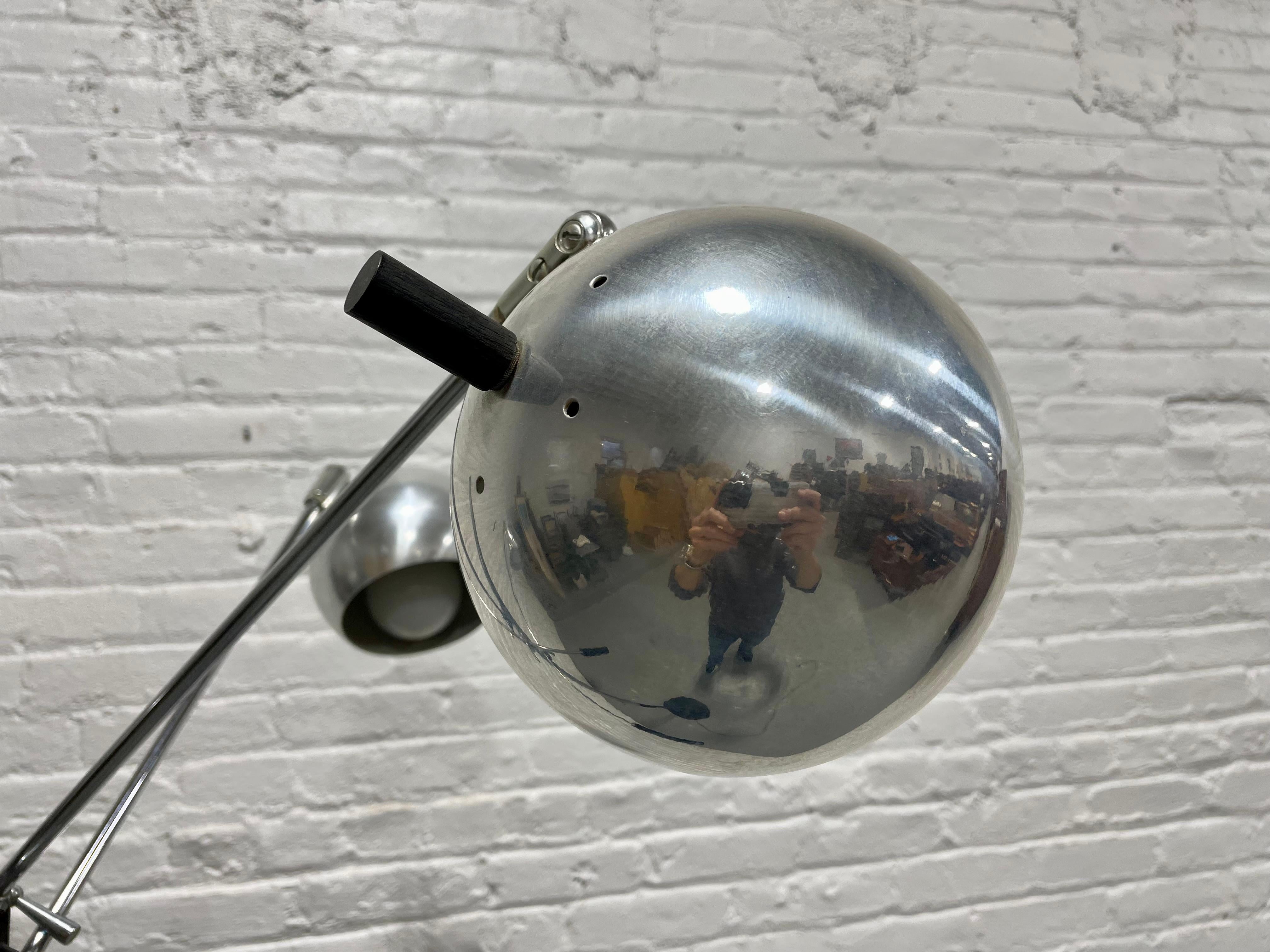 LAMPADA DA PAVIMENTO DEL MIO SECOLO MODERNO Robert Sonneman - Lampada a 3 bracci 