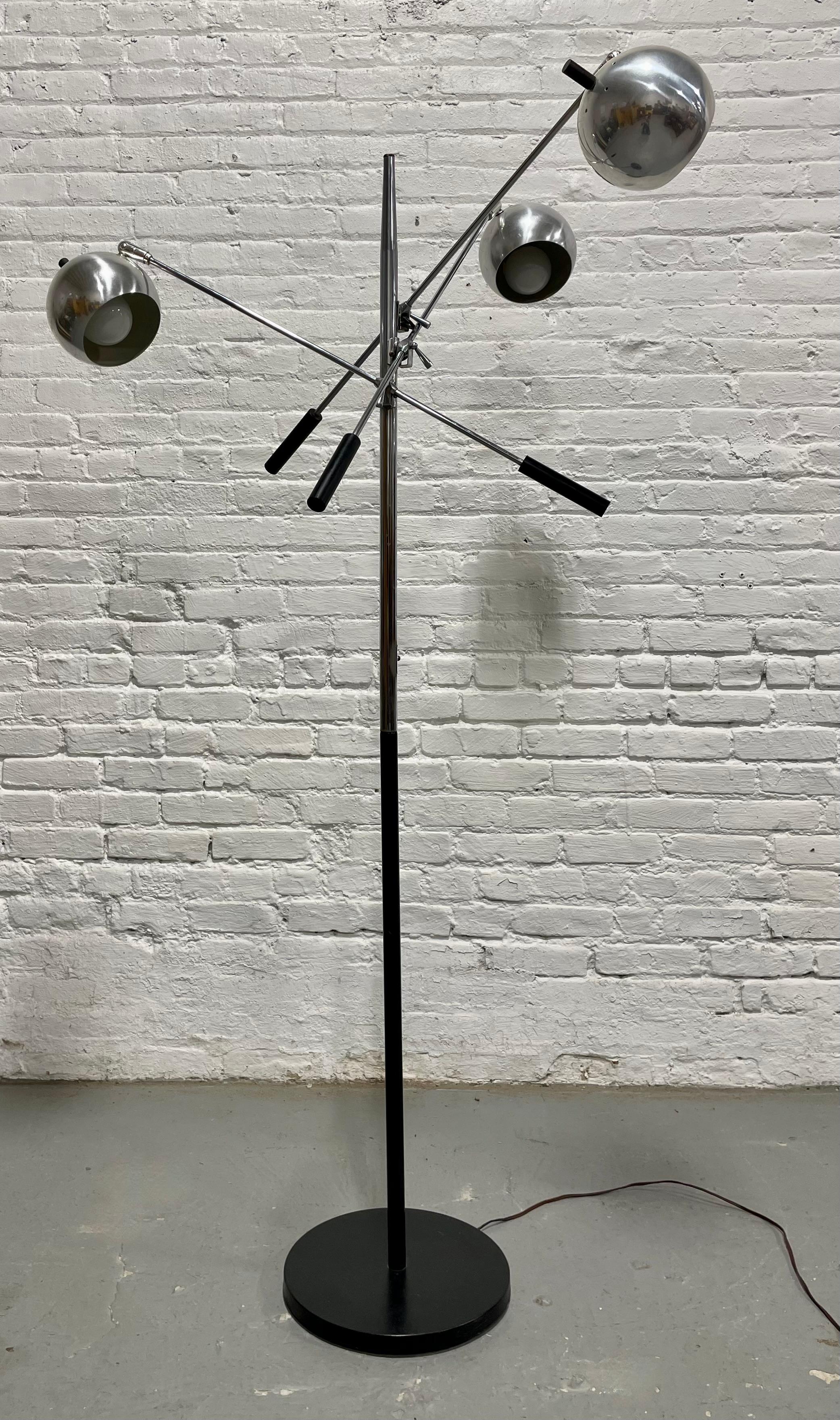 LAMPADA DA PAVIMENTO DEL MIO SECOLO MODERNO Robert Sonneman - Lampada a 3 bracci 