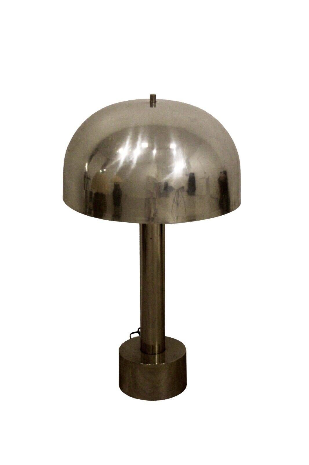 We present a polished aluminum chrome mushroom lamp by Robert Sonneman for Laurel. Circa 1980's, in very good condition. Dimensions: 17.25