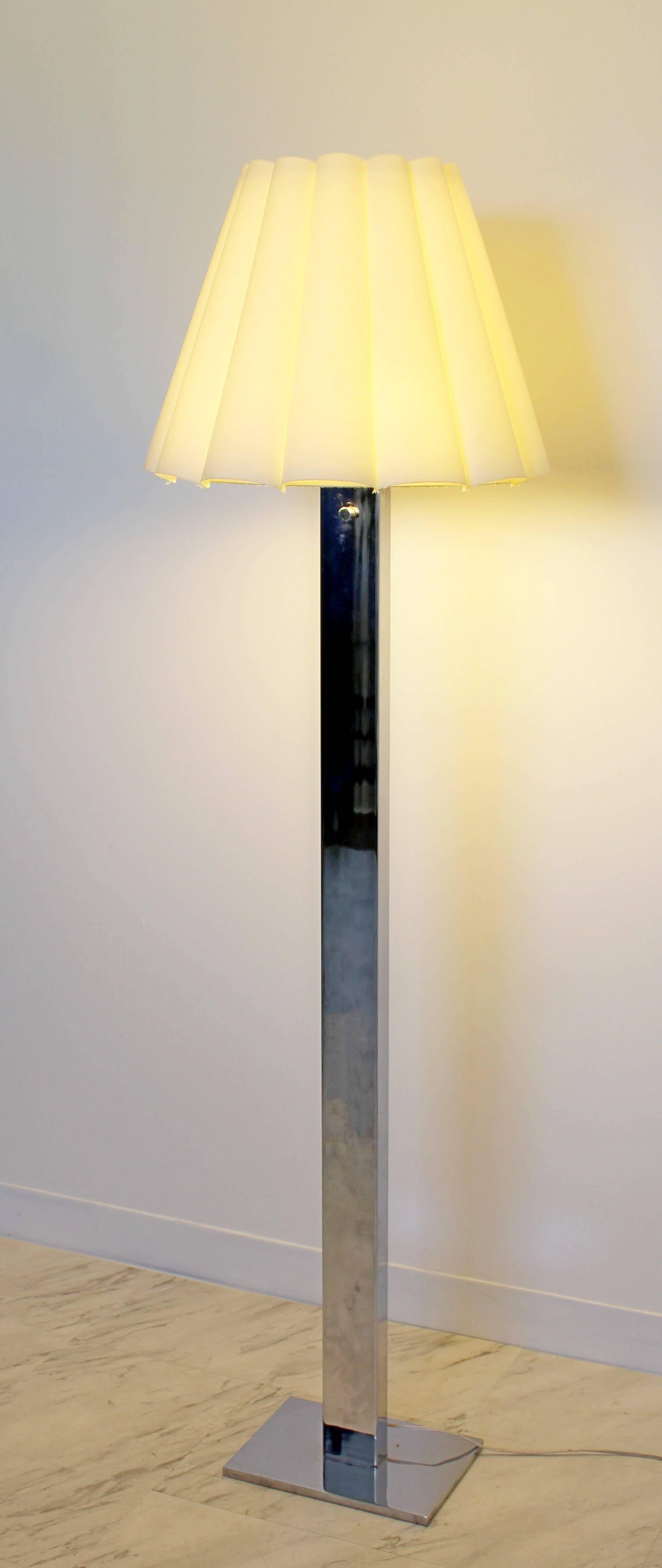 Mid-Century Modern Robert Sonneman Polished Chrome Steel Standing Floor Lamp In Good Condition In Keego Harbor, MI
