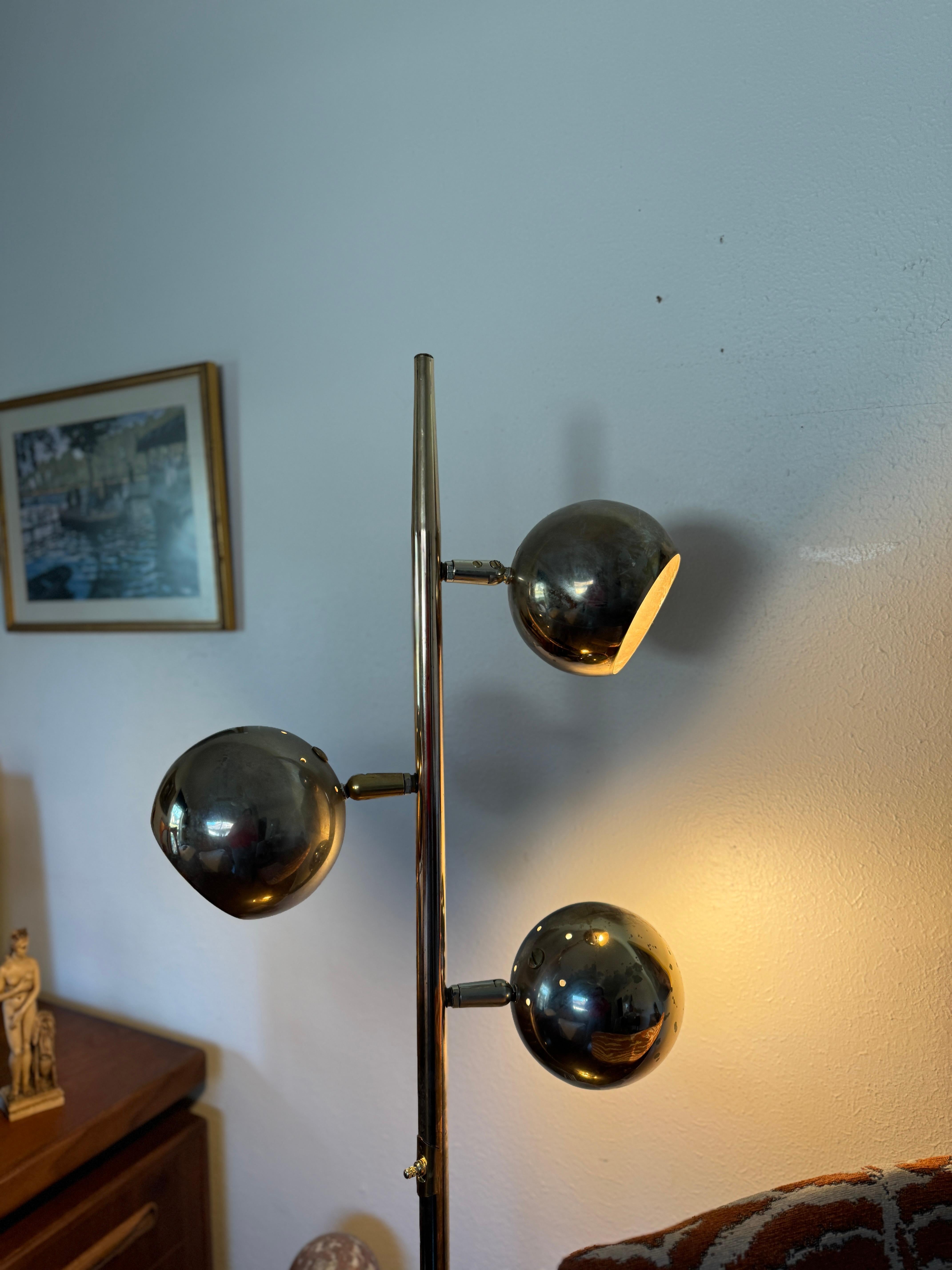  Mid century modern Robert Sonneman style 3 globe brass floor lamp, circa 1960s For Sale 3