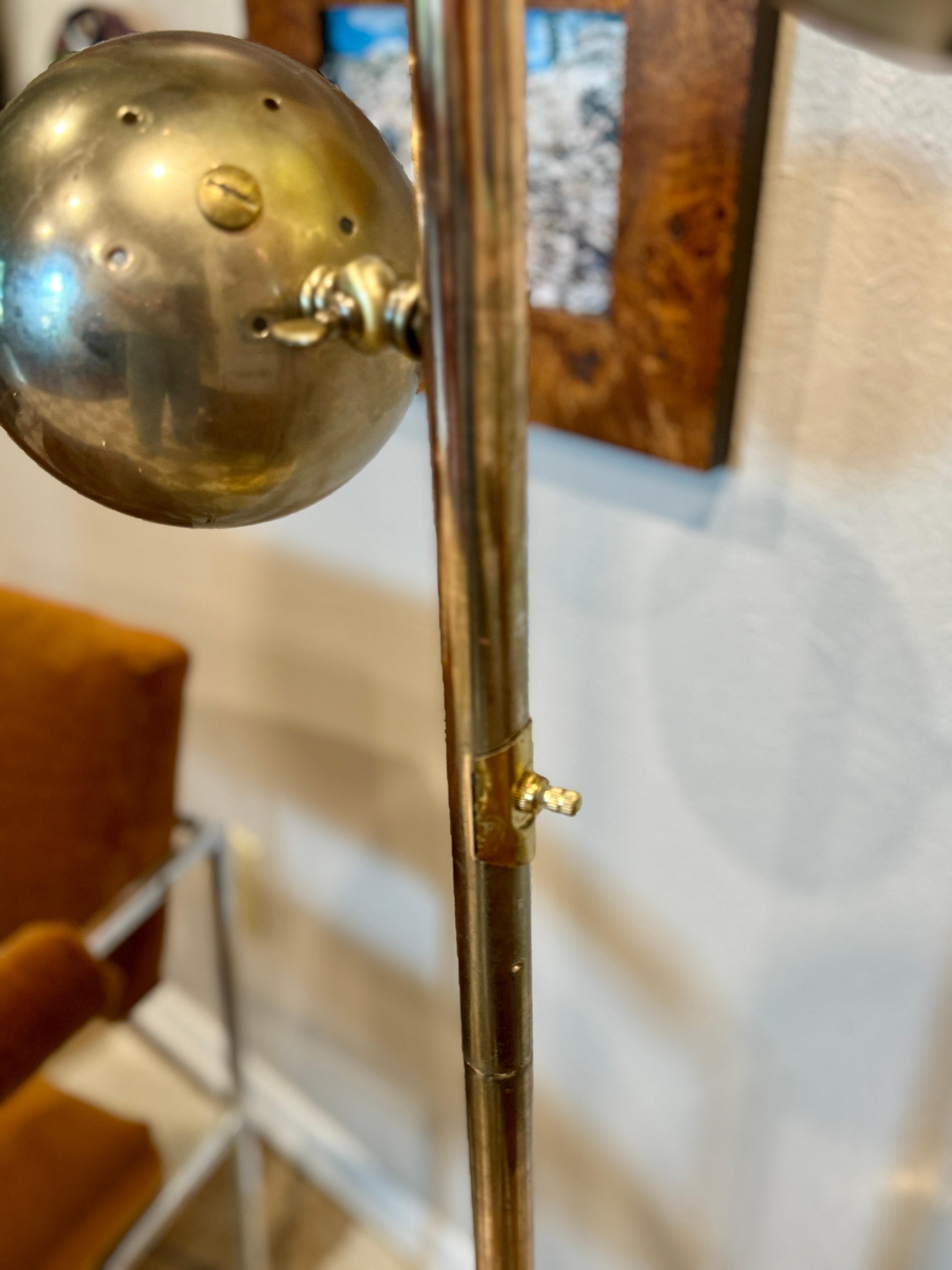 Mid century modern Robert Sonneman style 3 globe brass floor lamp, circa 1960s In Good Condition In Houston, TX