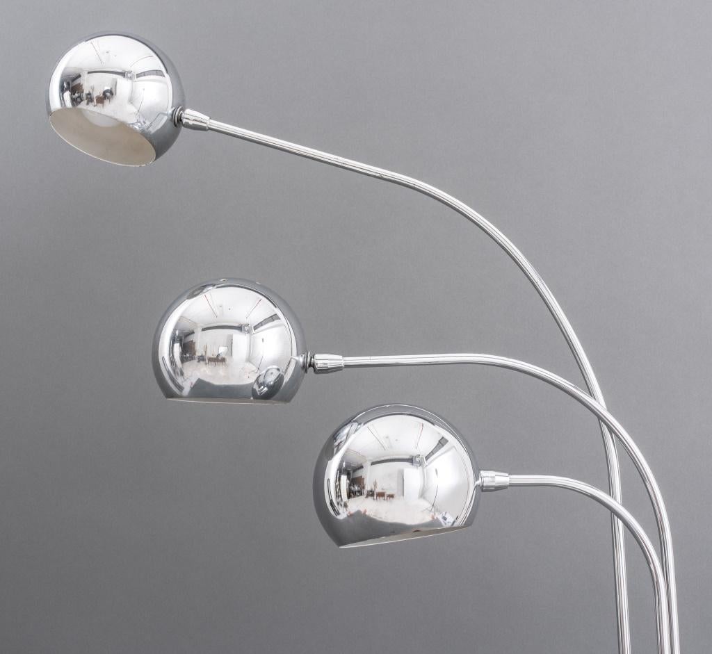 Mid-Century Modern Robert Sonneman (American, XX) style table lamp, having three chrome ball shades on adjustable arms pivot atop marble base. Measures: 36.5