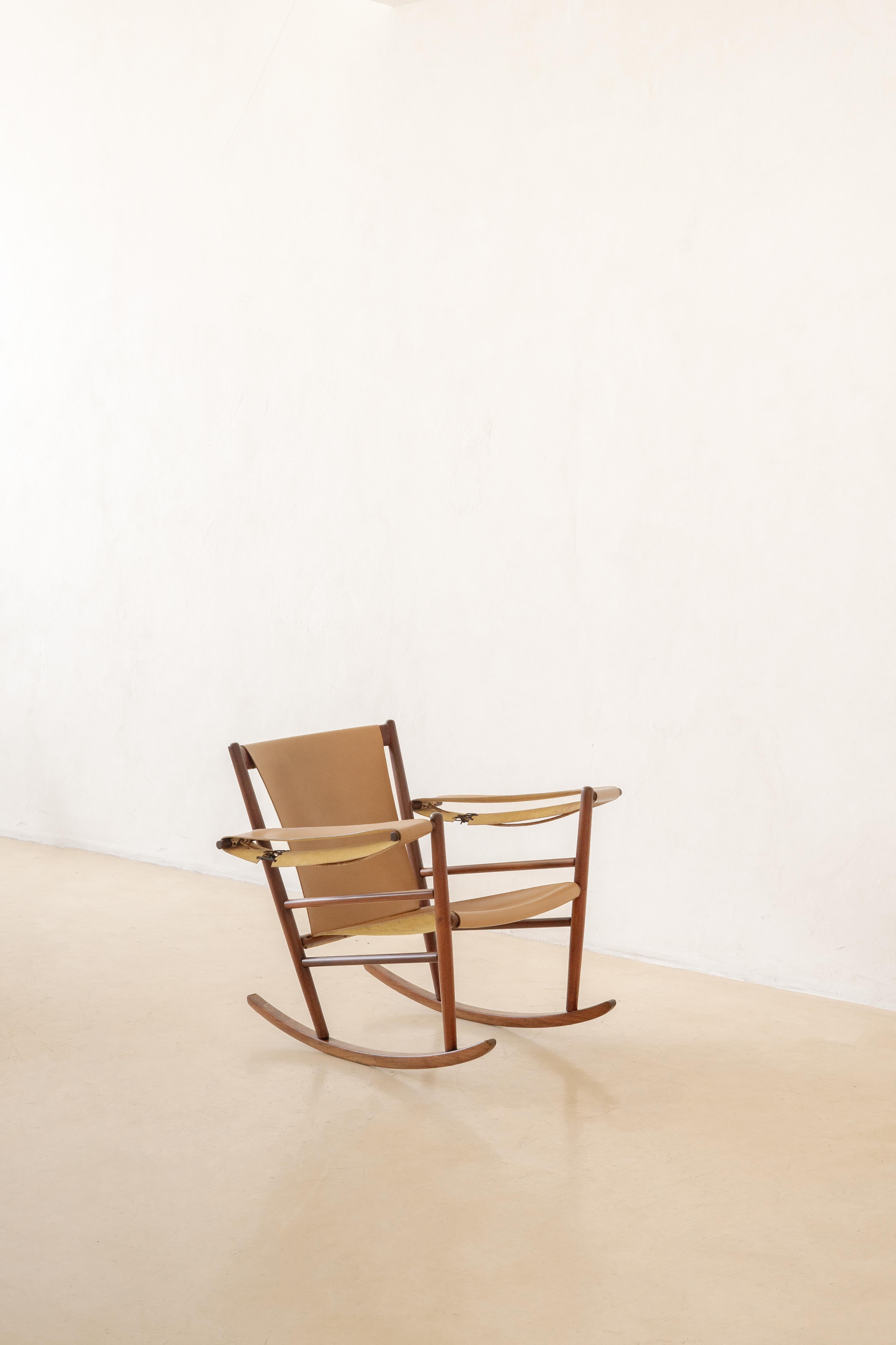 Mid-Century moderno Sedia a dondolo, Tenreiro, Design di metà secolo, Design brasiliano, Palissandro, anni '40 in vendita