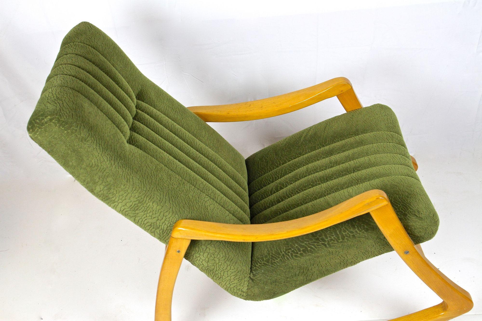 Mid-Century Modern Rocking Chair by TON with Original Fabric, CZ ca. 1953 In Good Condition In Lichtenberg, AT