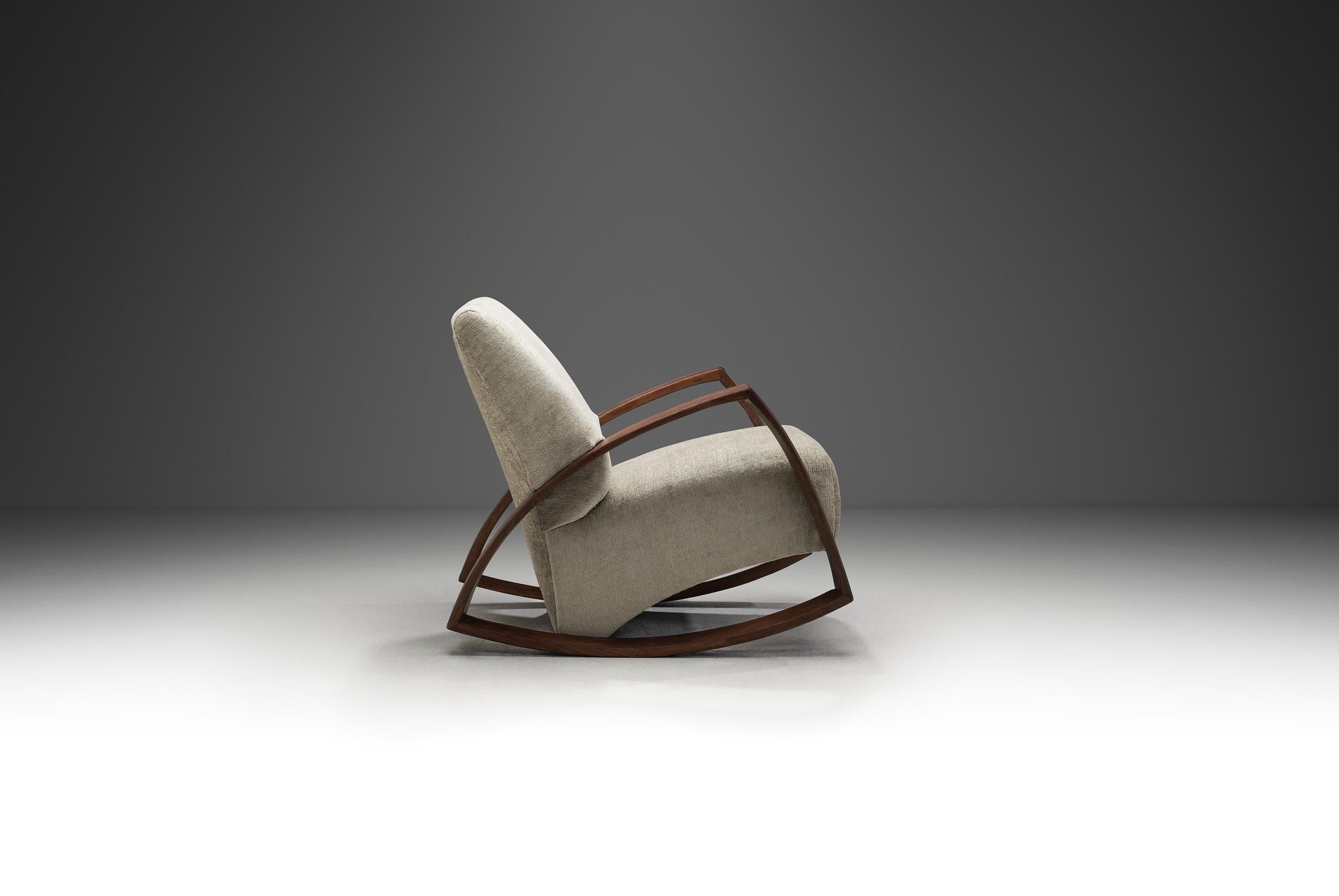 Mid-Century Modern Rocking Chair, Europe Mid-20th Century In Good Condition For Sale In Utrecht, NL