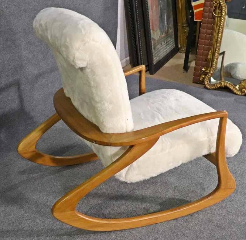 Mid-century modern style rocking chair. Beautiful organic wood frame with flowing curves.
Please confirm location.