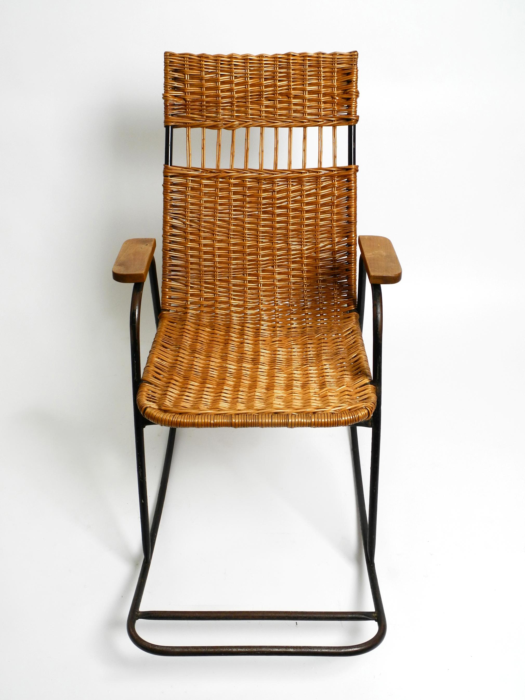 Mid-Century Modern Rocking Chair Made of Black Painted Metal and Rattan For Sale 14