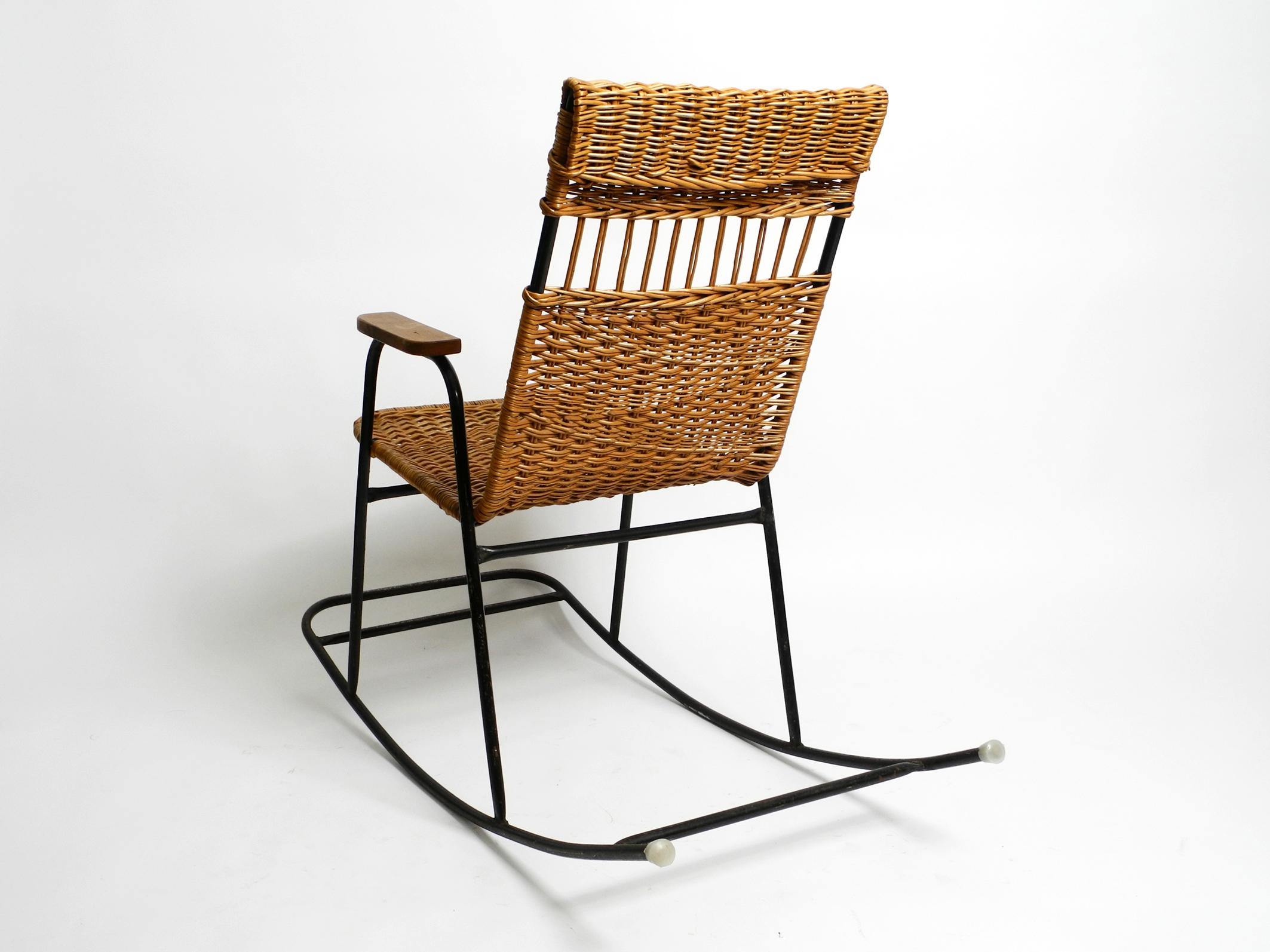 European Mid-Century Modern Rocking Chair Made of Black Painted Metal and Rattan For Sale