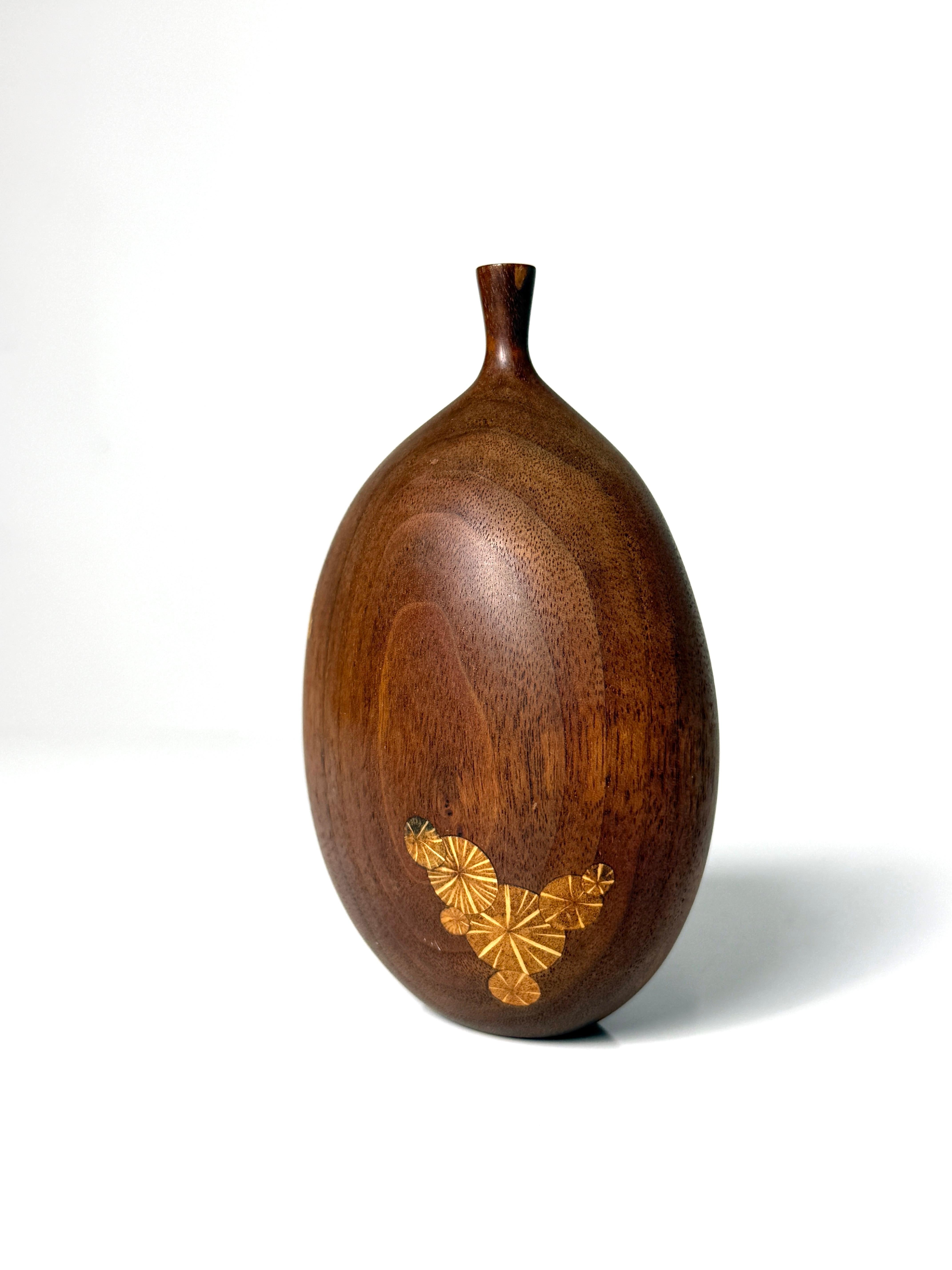Mid Century Modern Roger Sloan Turned Walnut Inlaid Weed Pot Twig Vase 1970s In Good Condition For Sale In Troy, MI