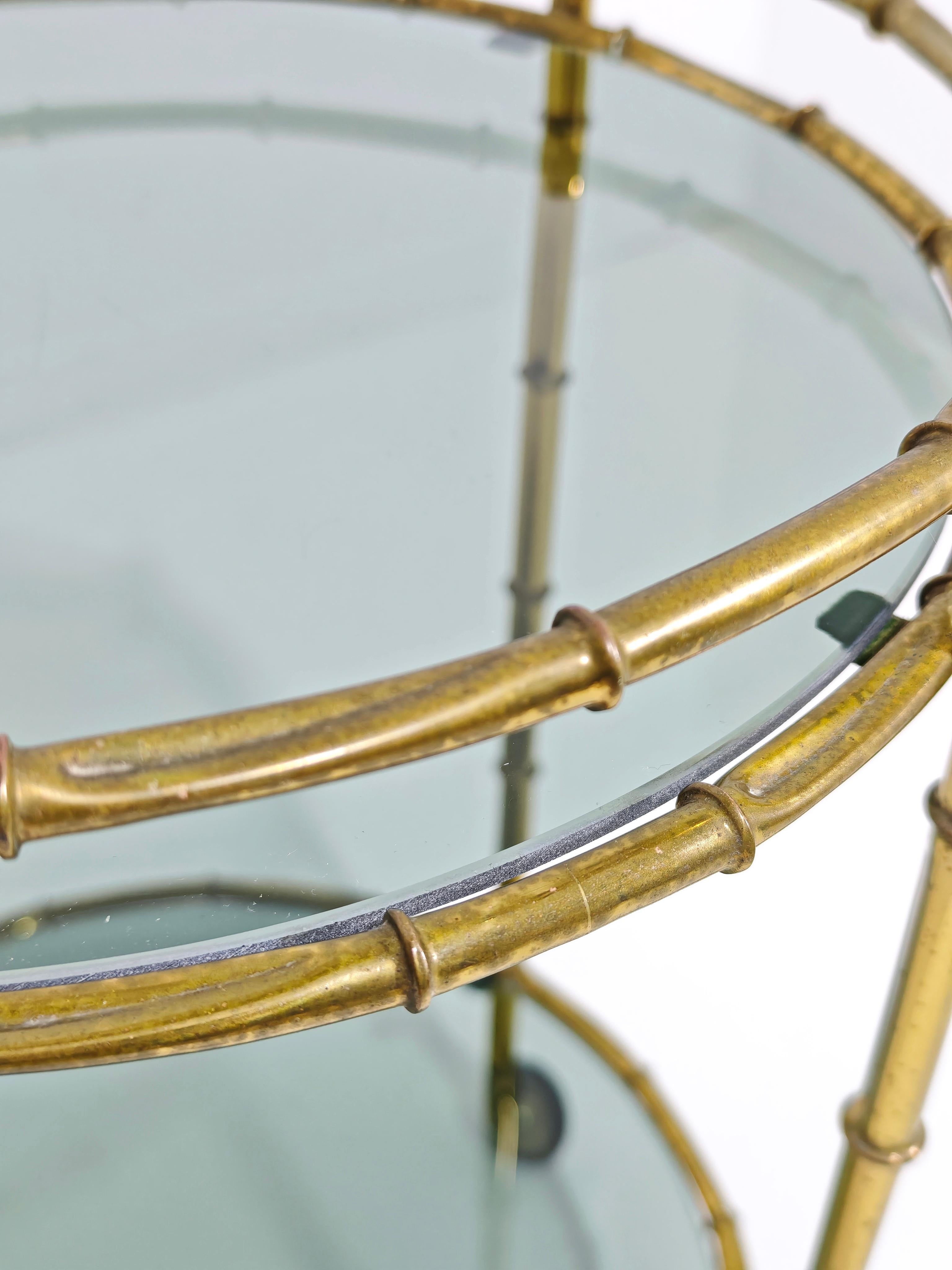 italien Mid-Century Modern Rolling Bar Cart in Brass and Glass Production Italy 60/70s en vente