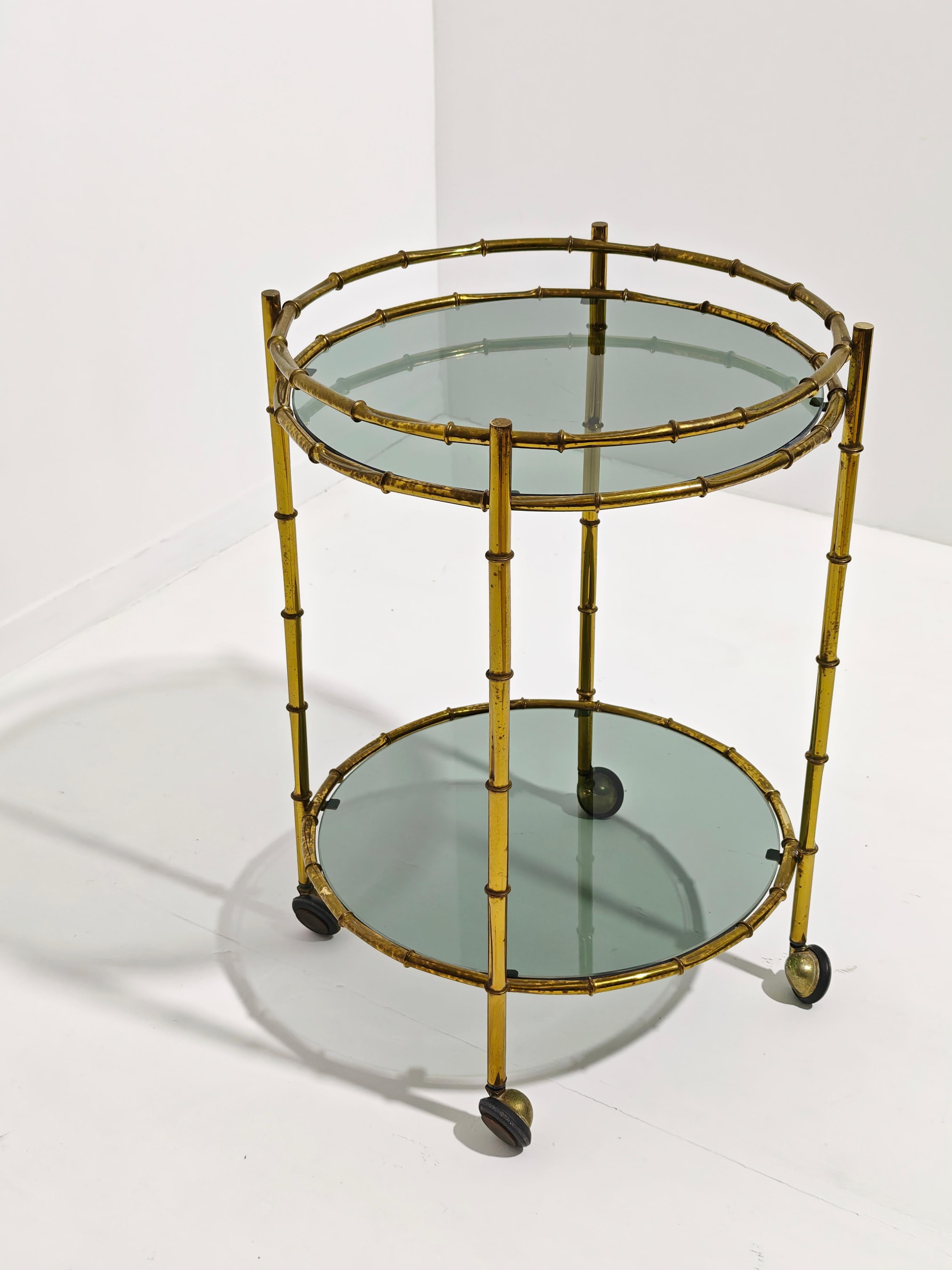 Mid-Century Modern Rolling Bar Cart in Brass and Glass Production Italy 60/70s en vente 2