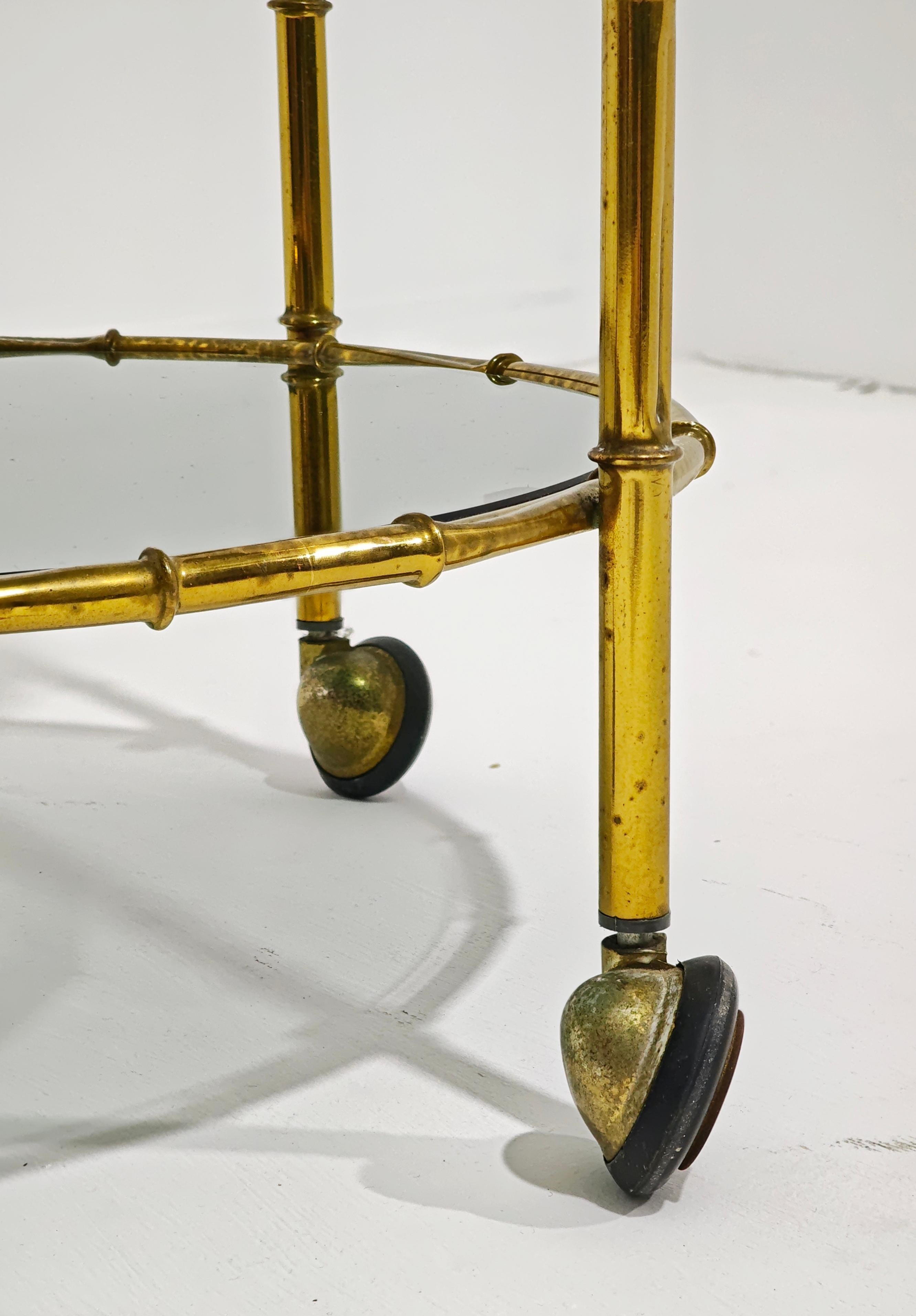 Mid-Century Modern Rolling Bar Cart in Brass and Glass Production Italy 60/70s en vente 3