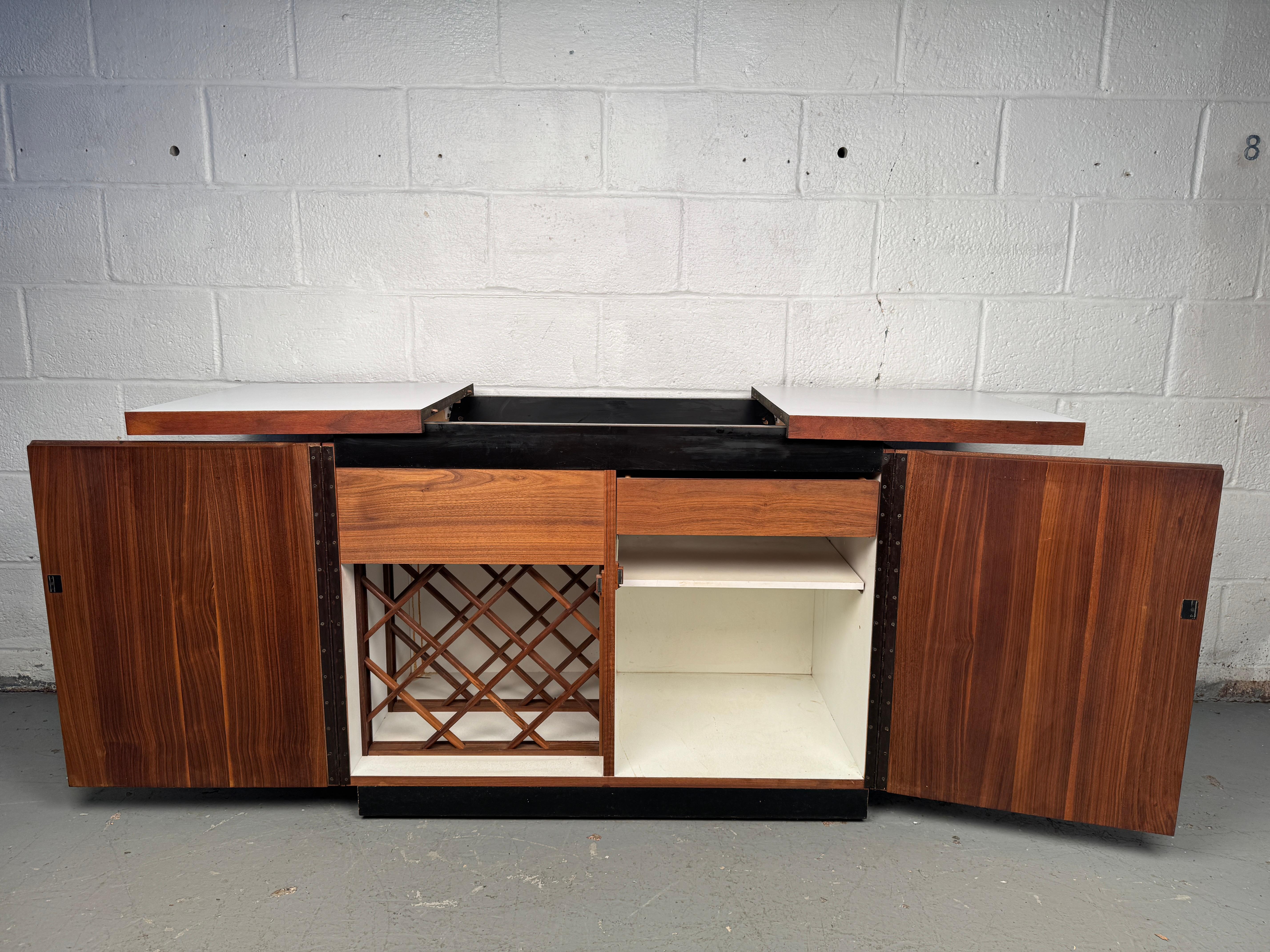 Mid-Century Modern Rolling Bar For Sale 5