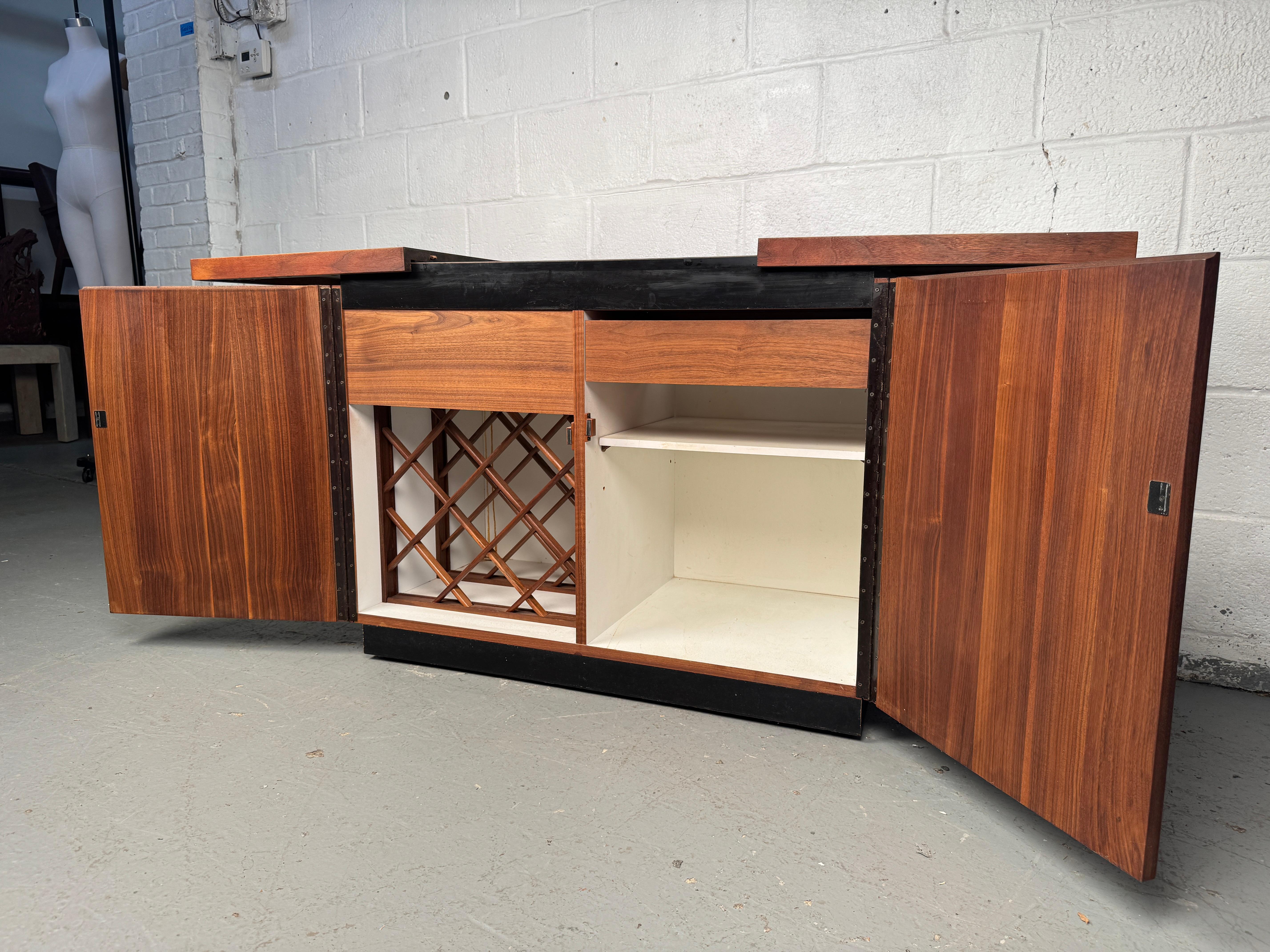 Mid-Century Modern Rolling Bar For Sale 6