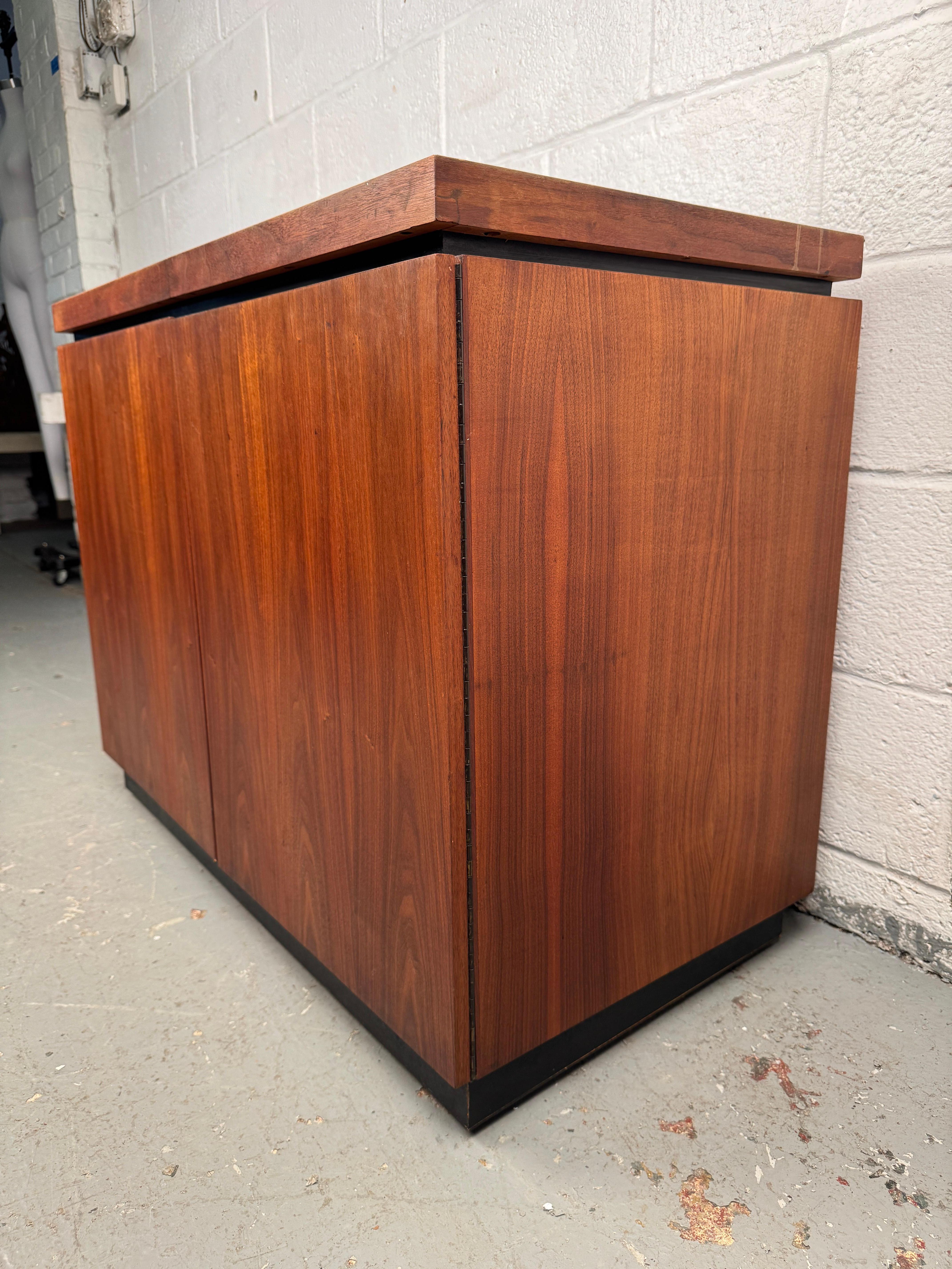 20th Century Mid-Century Modern Rolling Bar For Sale