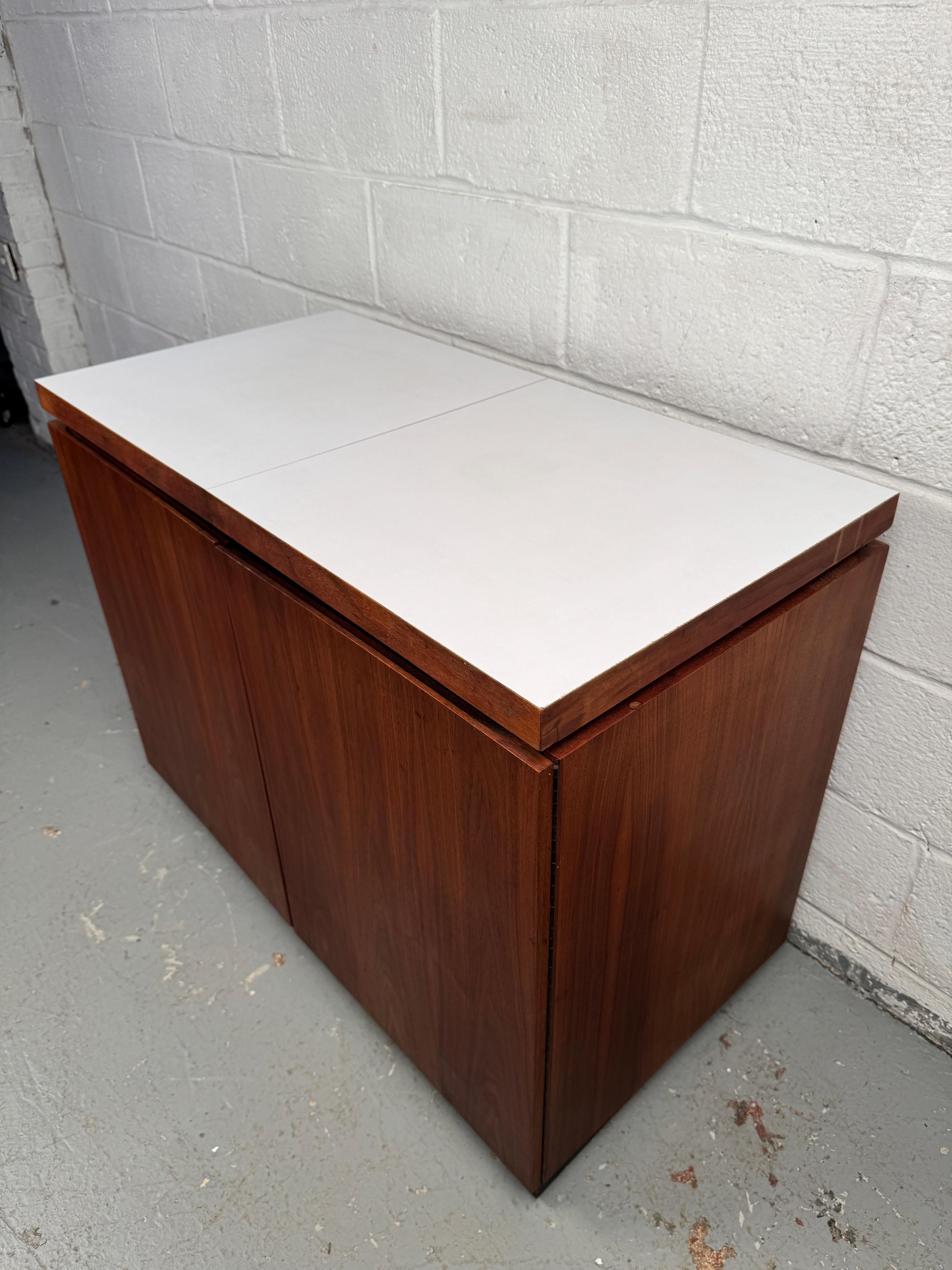 Mid-Century Modern Rolling Bar For Sale 1