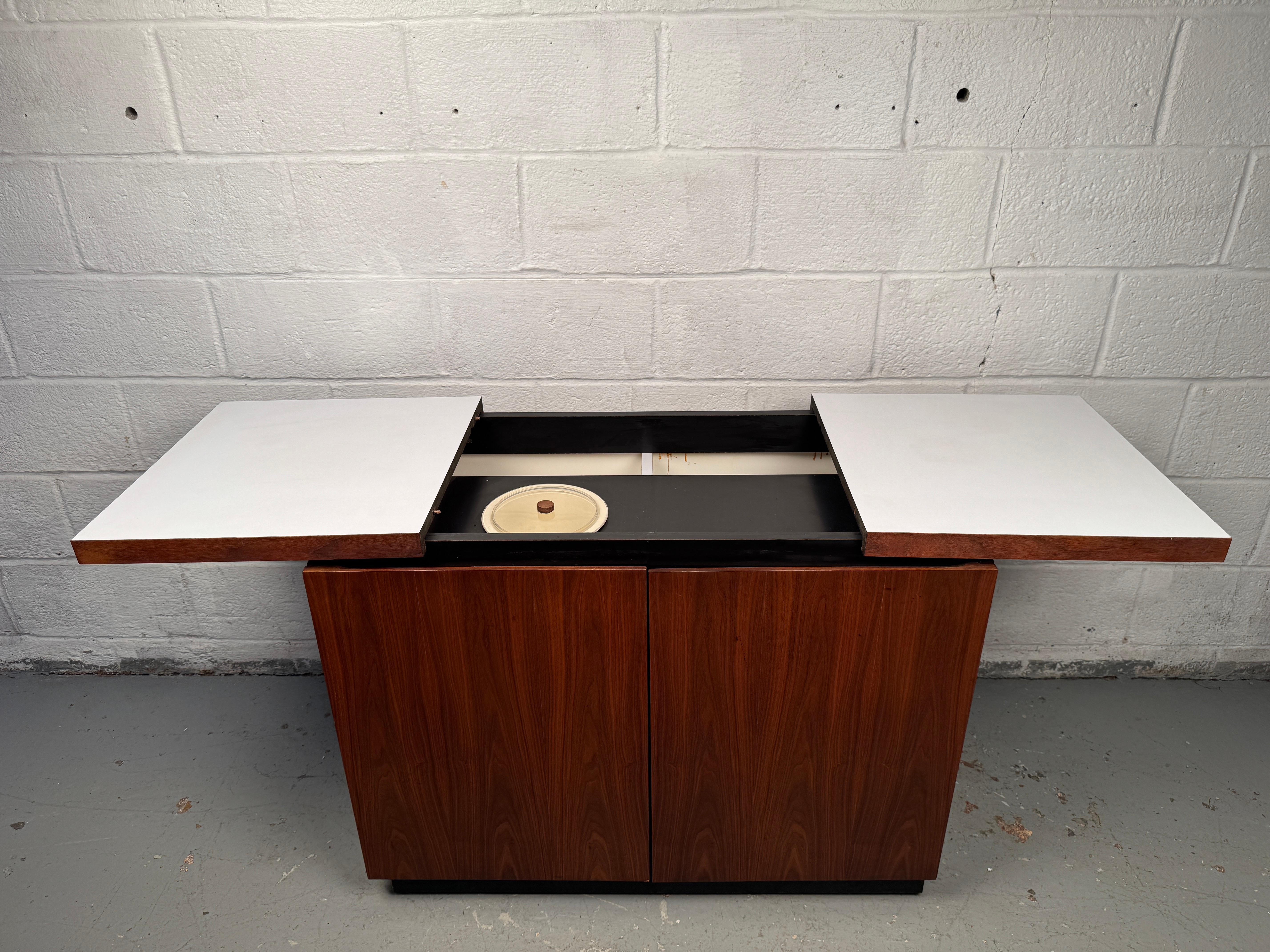 Mid-Century Modern Rolling Bar For Sale 2
