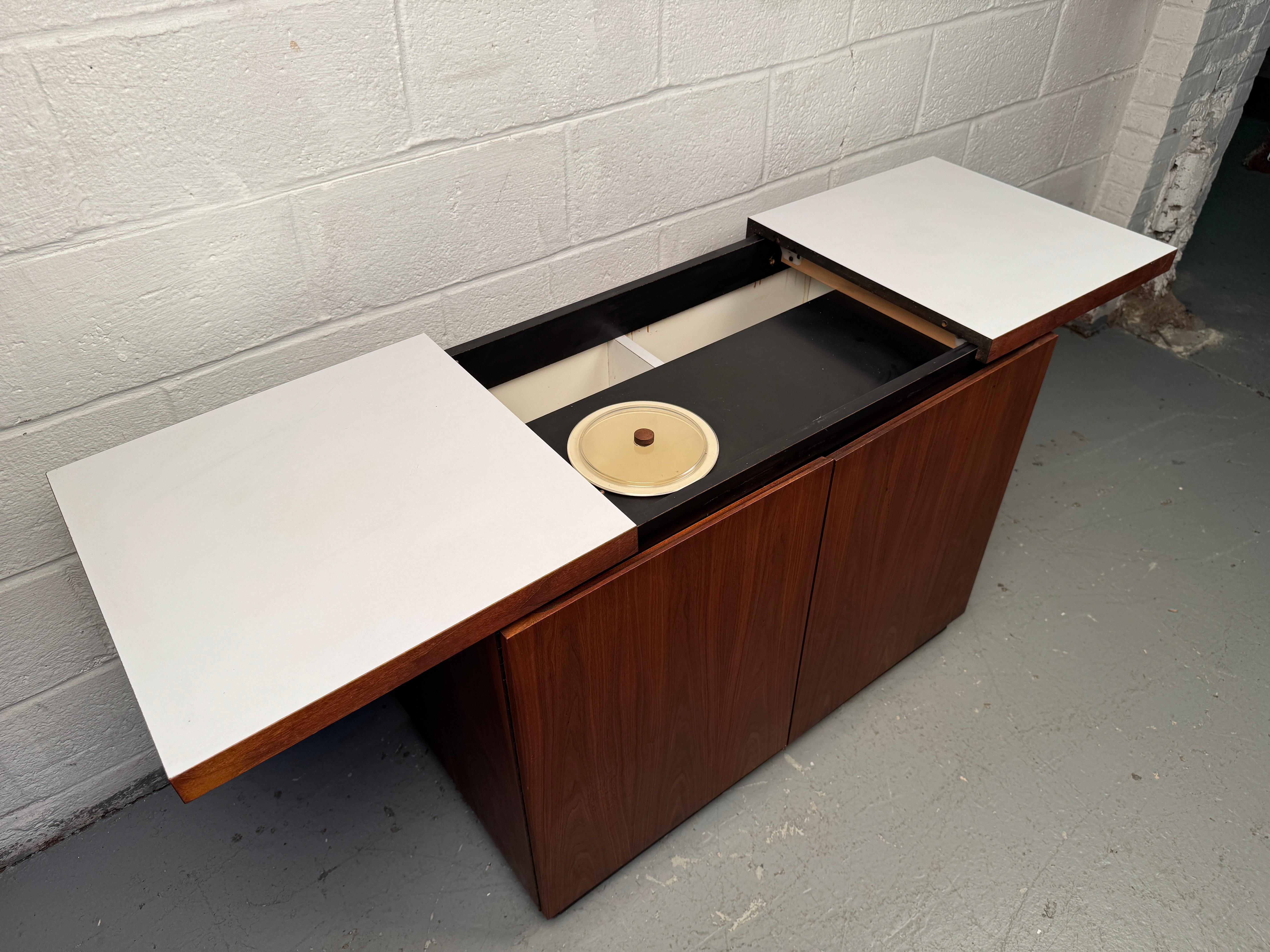 Mid-Century Modern Rolling Bar For Sale 3