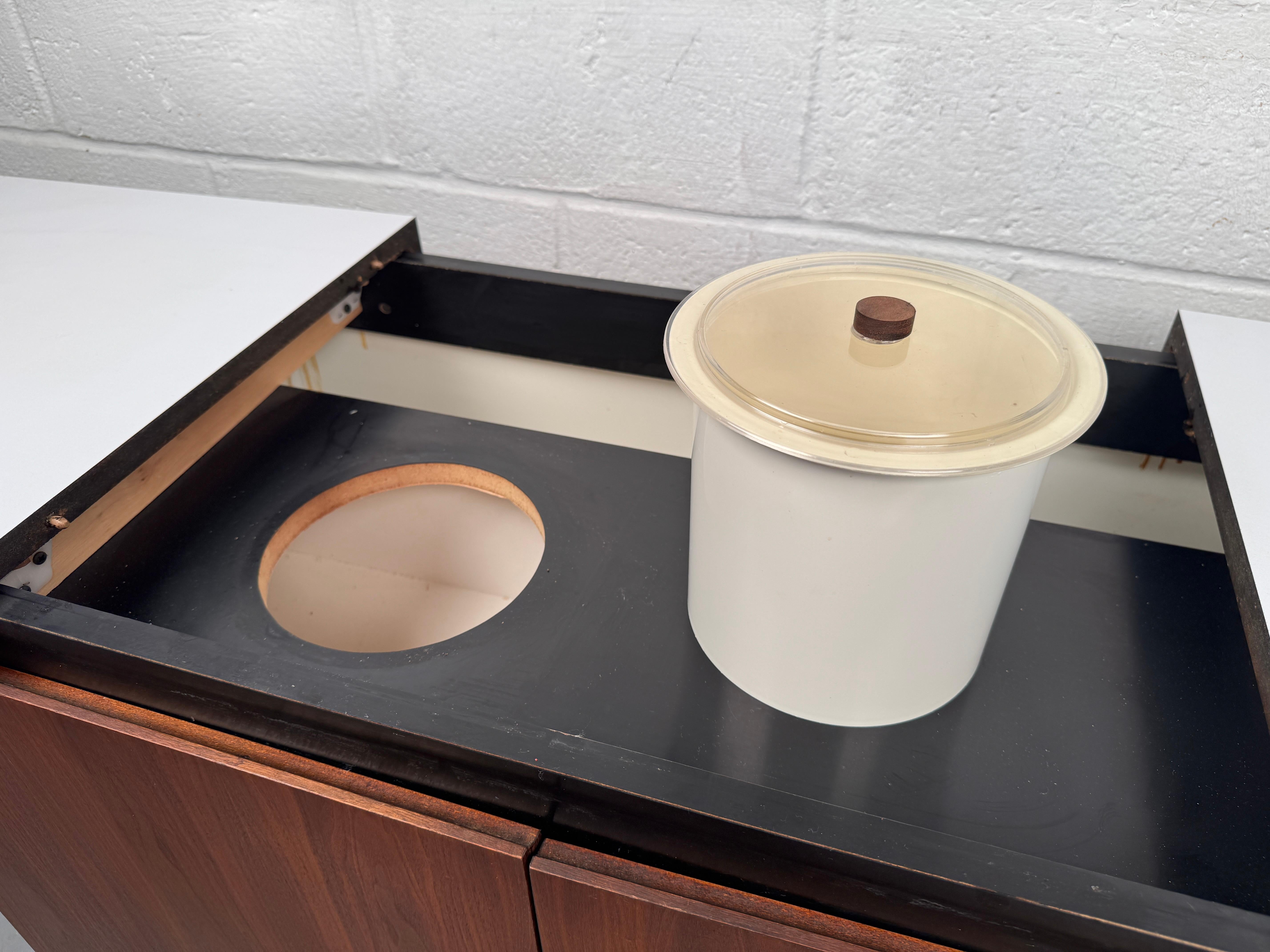 Mid-Century Modern Rolling Bar For Sale 4