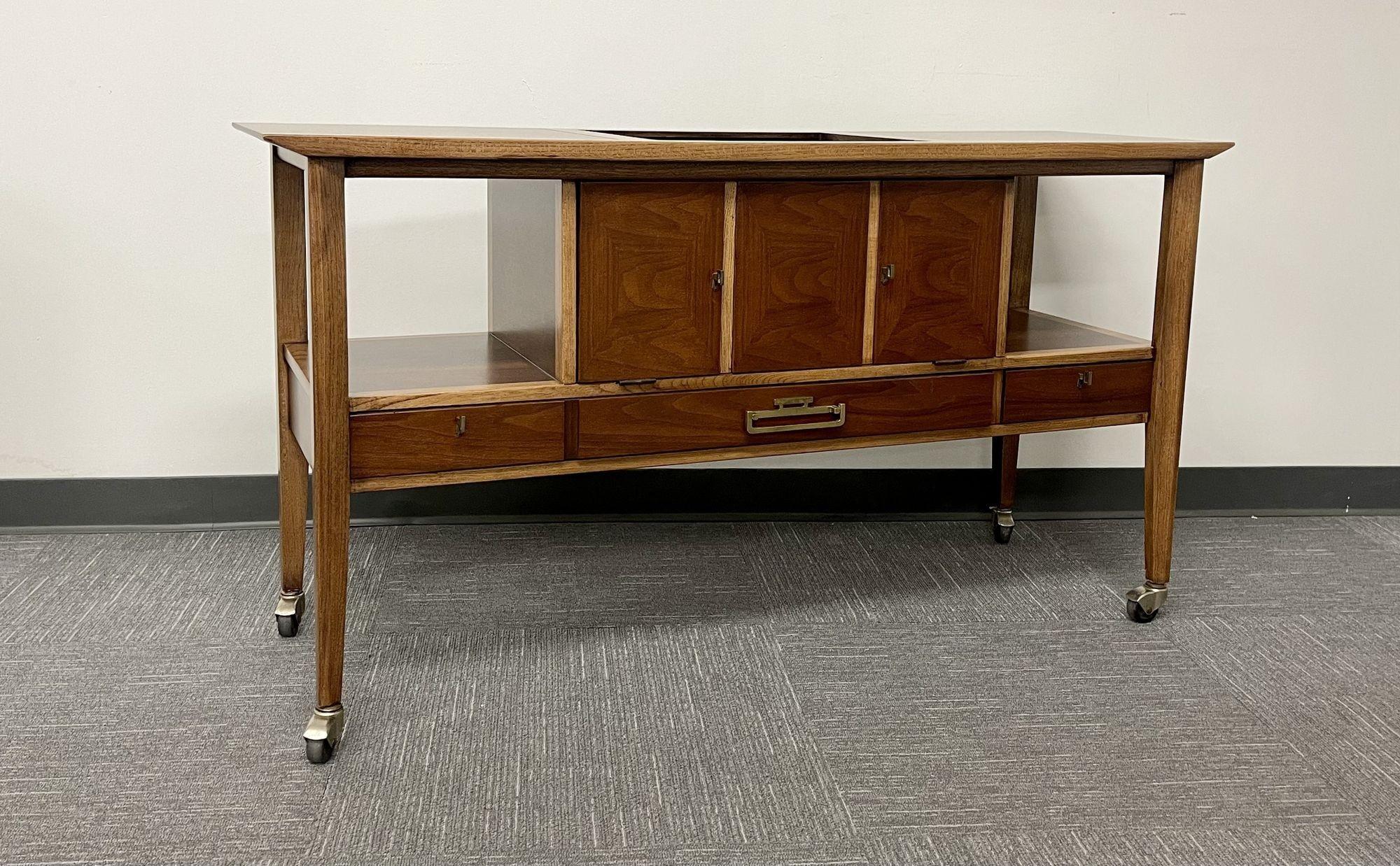 Mid-Century Modern rolling console / bar cart or serving table.
 
Having brass mounts and large rolling casters this sleek and stylish serving cabinet is absolutley stunning. 
 
ZhSX