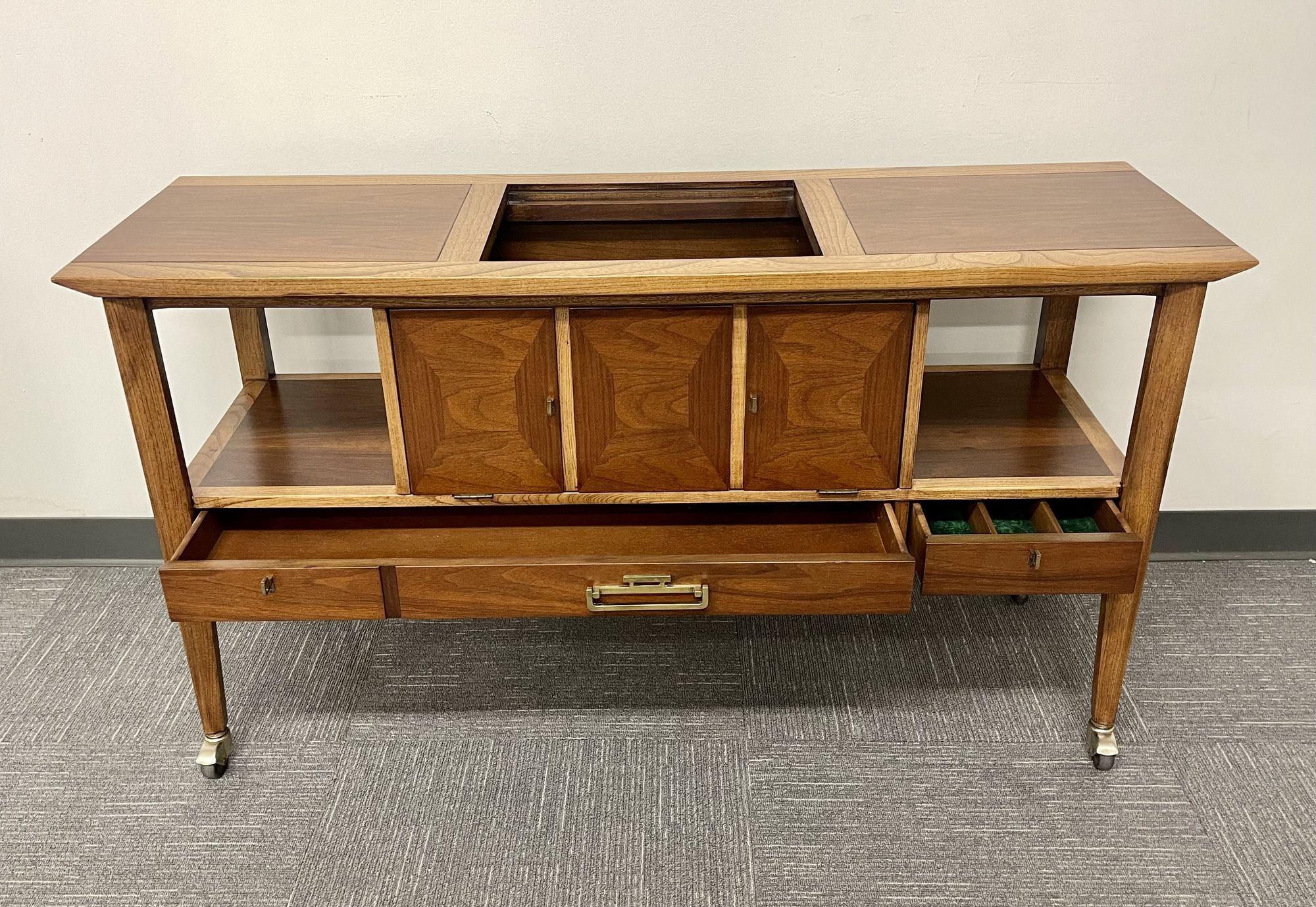 Wood Mid-Century Modern Rolling Console / Bar Cart or Serving Table For Sale
