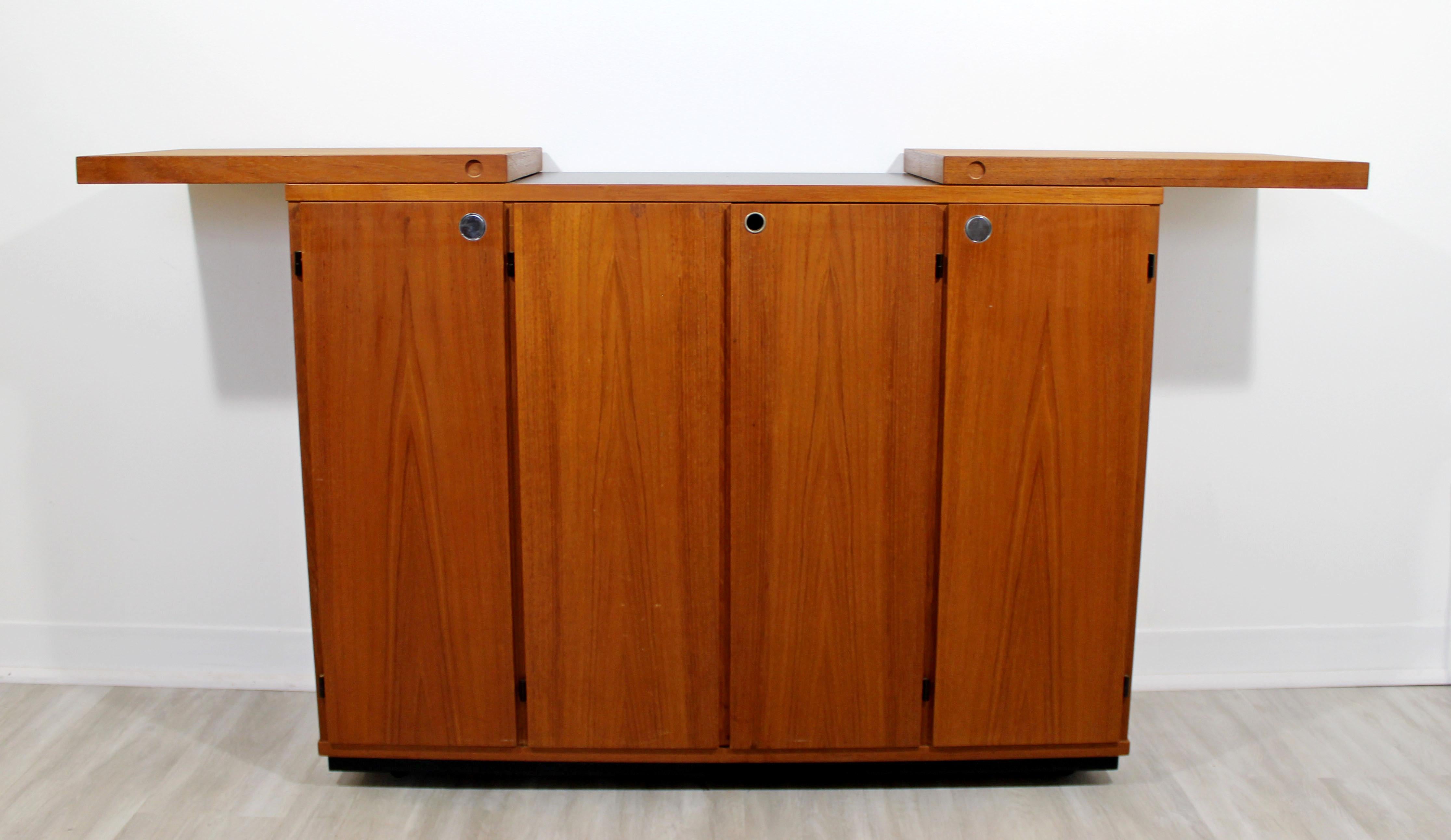 Late 20th Century Mid-Century Modern Rolling Teak Expandable Top Bar on Casters Danish, 1960s