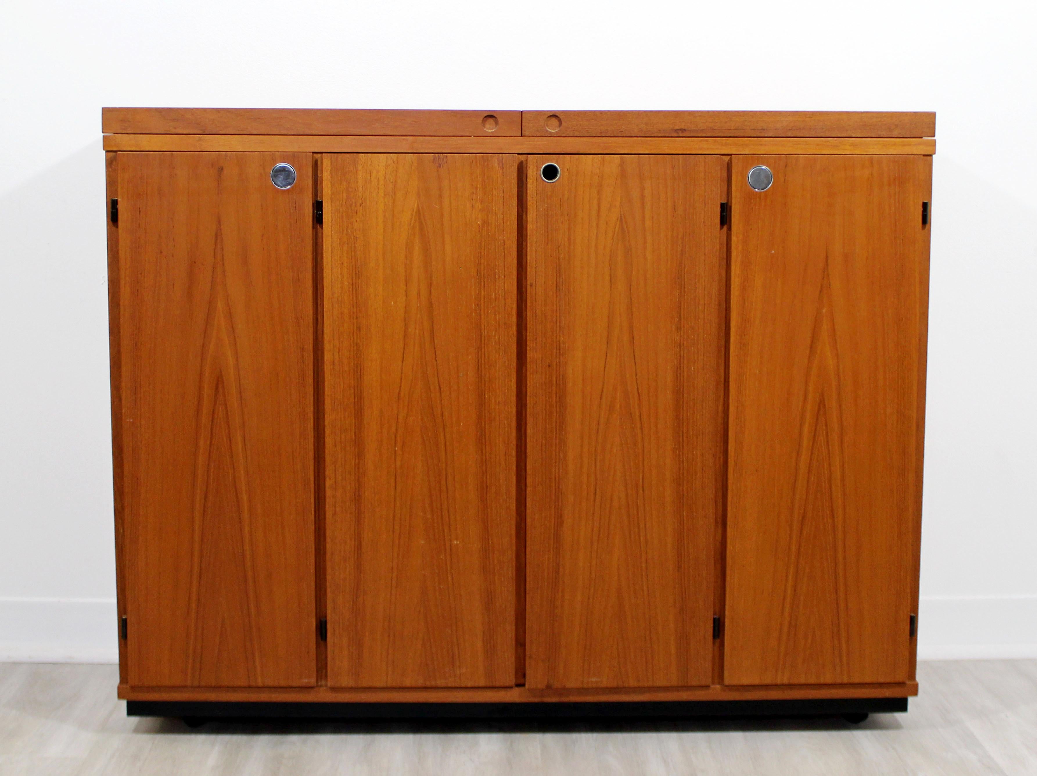 Mid-Century Modern Rolling Teak Expandable Top Bar on Casters Danish, 1960s 1