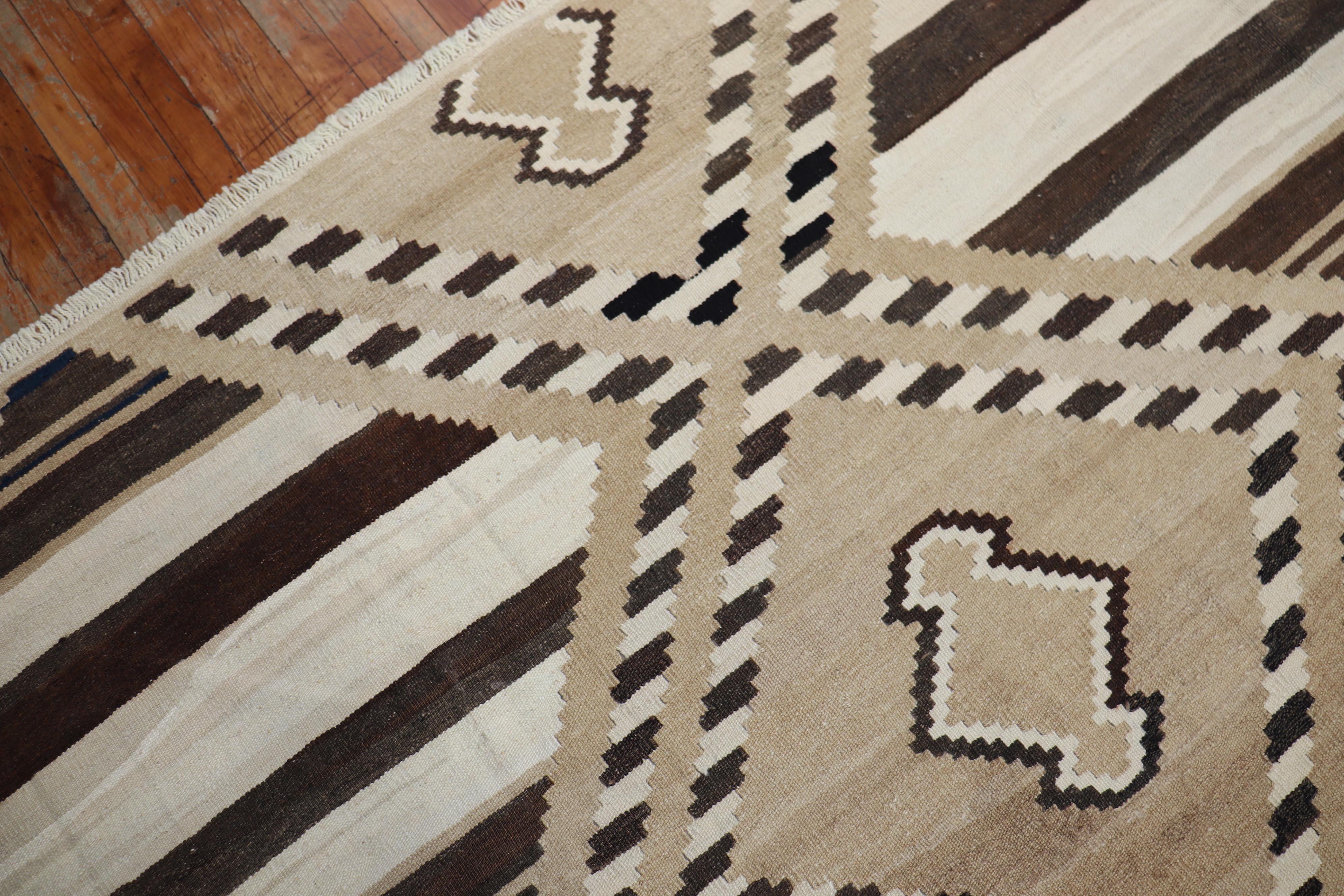 Mid-Century Modern Room Size Turkish Kilim In Good Condition For Sale In New York, NY