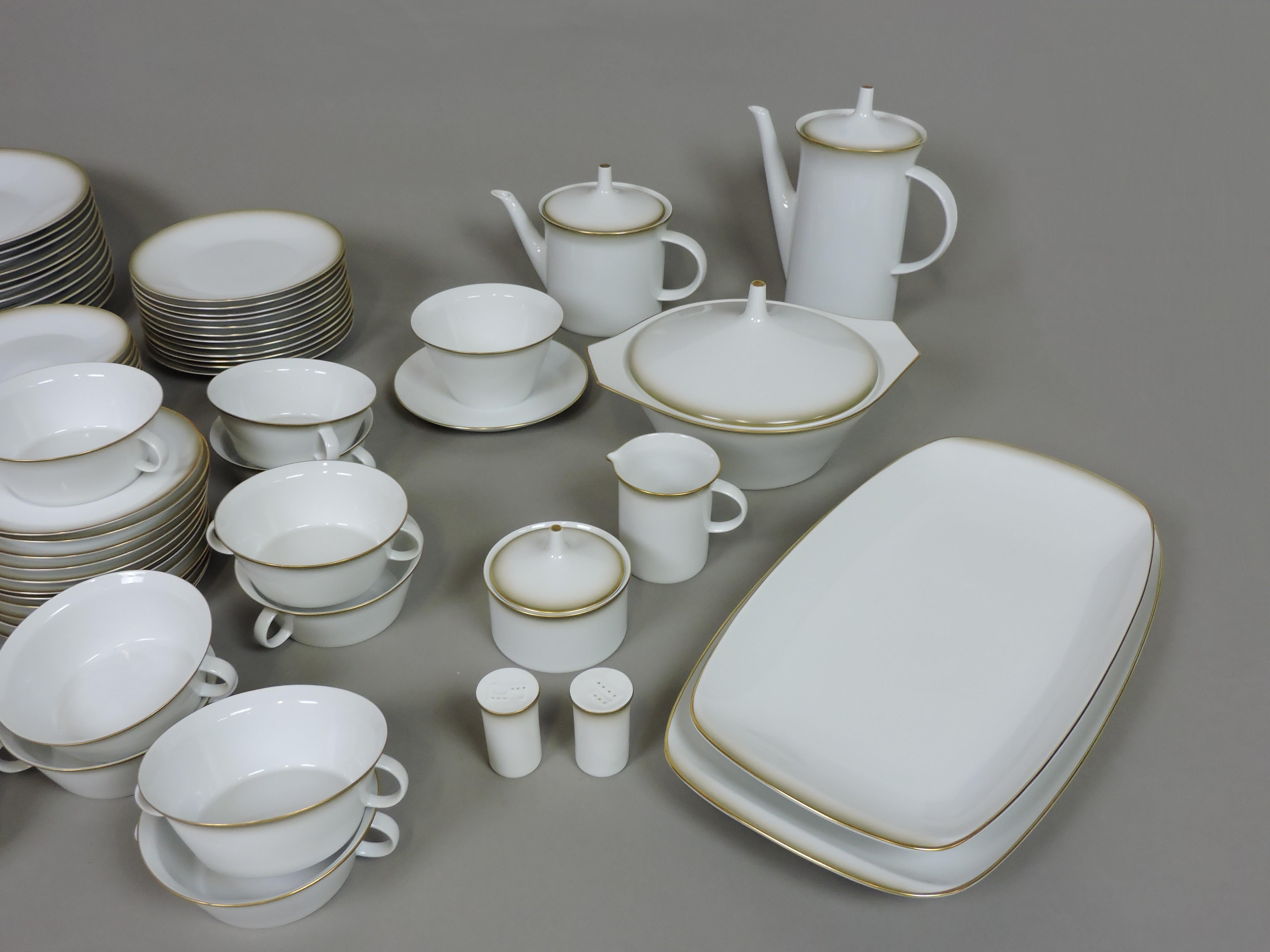 Mid-Century Modern Rosenthal Berlin Dinnerware Service for 12 + Serving Pieces In Good Condition In Chesterfield, NJ