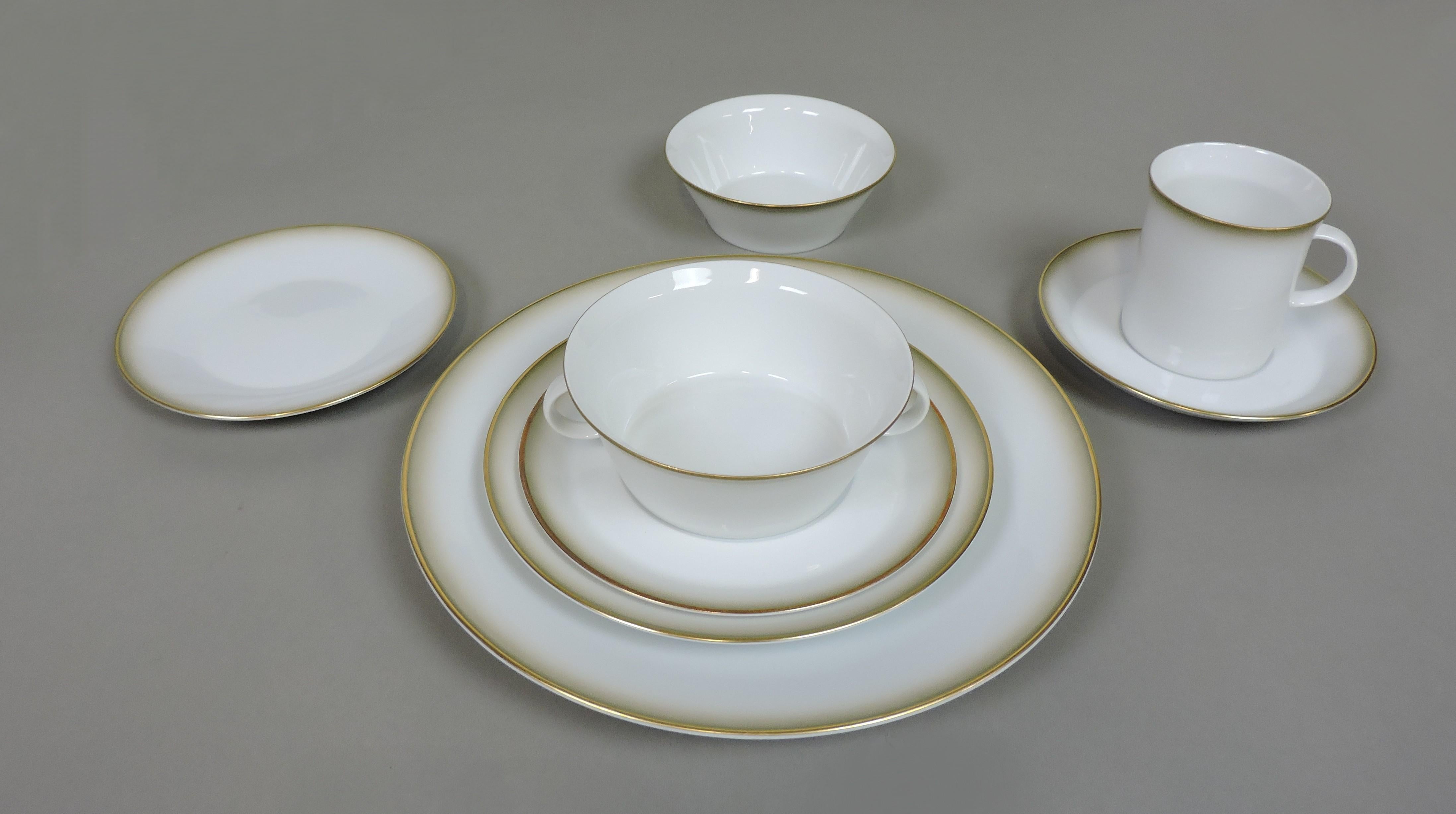 Porcelain Mid-Century Modern Rosenthal Berlin Dinnerware Service for 12 + Serving Pieces